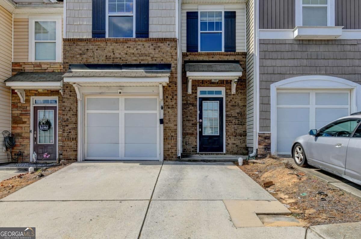 2 bedroom, 2.5 bathroom, 1,696 sq ft townhouse for sale at 2152 Executive Drive, Duluth, GA 30096 — photo 3