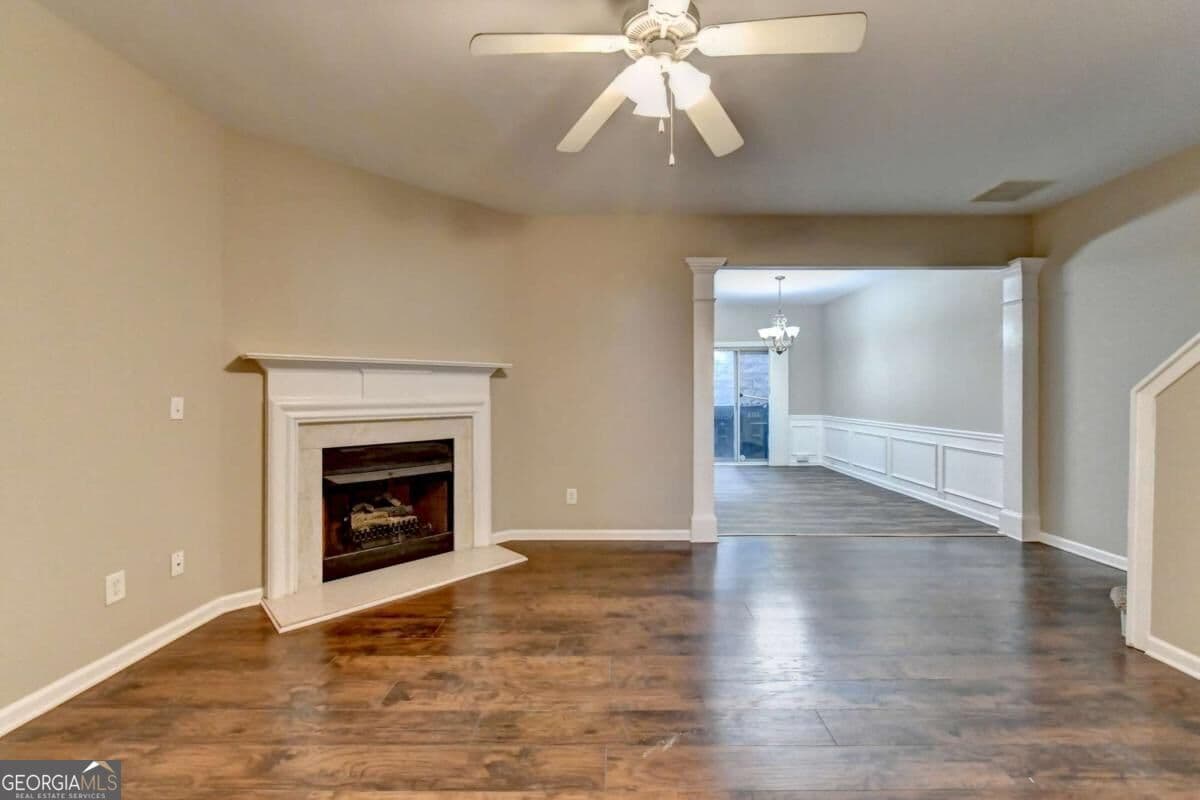 2 bedroom, 2.5 bathroom, 1,696 sq ft townhouse for sale at 2152 Executive Drive, Duluth, GA 30096 — photo 8