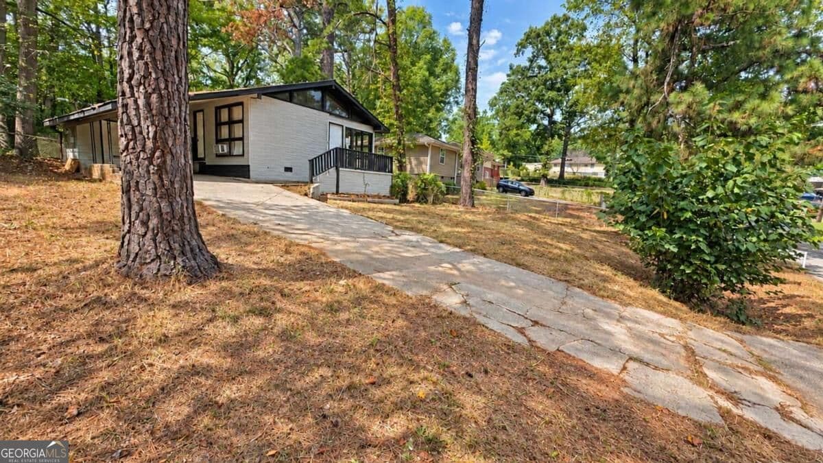 3 bedroom, 1 bathroom, 1,056 sq ft single family residence for sale at 9184 Blackwell Street, Covington, GA 30014 — photo 1 of 2