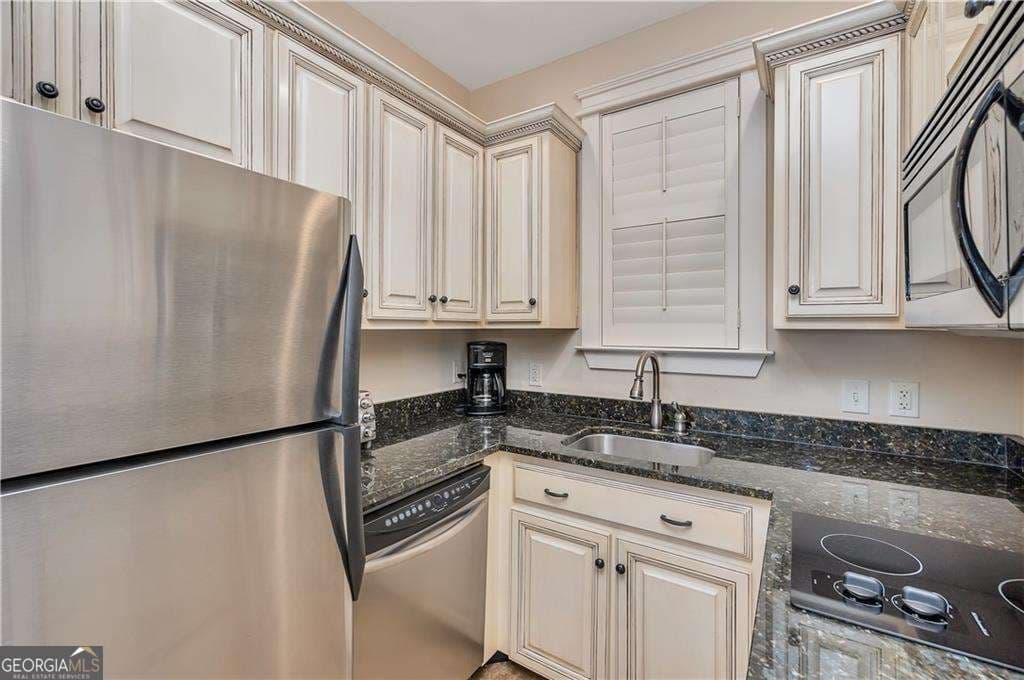 1 bedroom, 1 bathroom, 889 sq ft conversion for sale at 1015 Beachview Drive 205, St. Simons, GA 31522 — photo 6