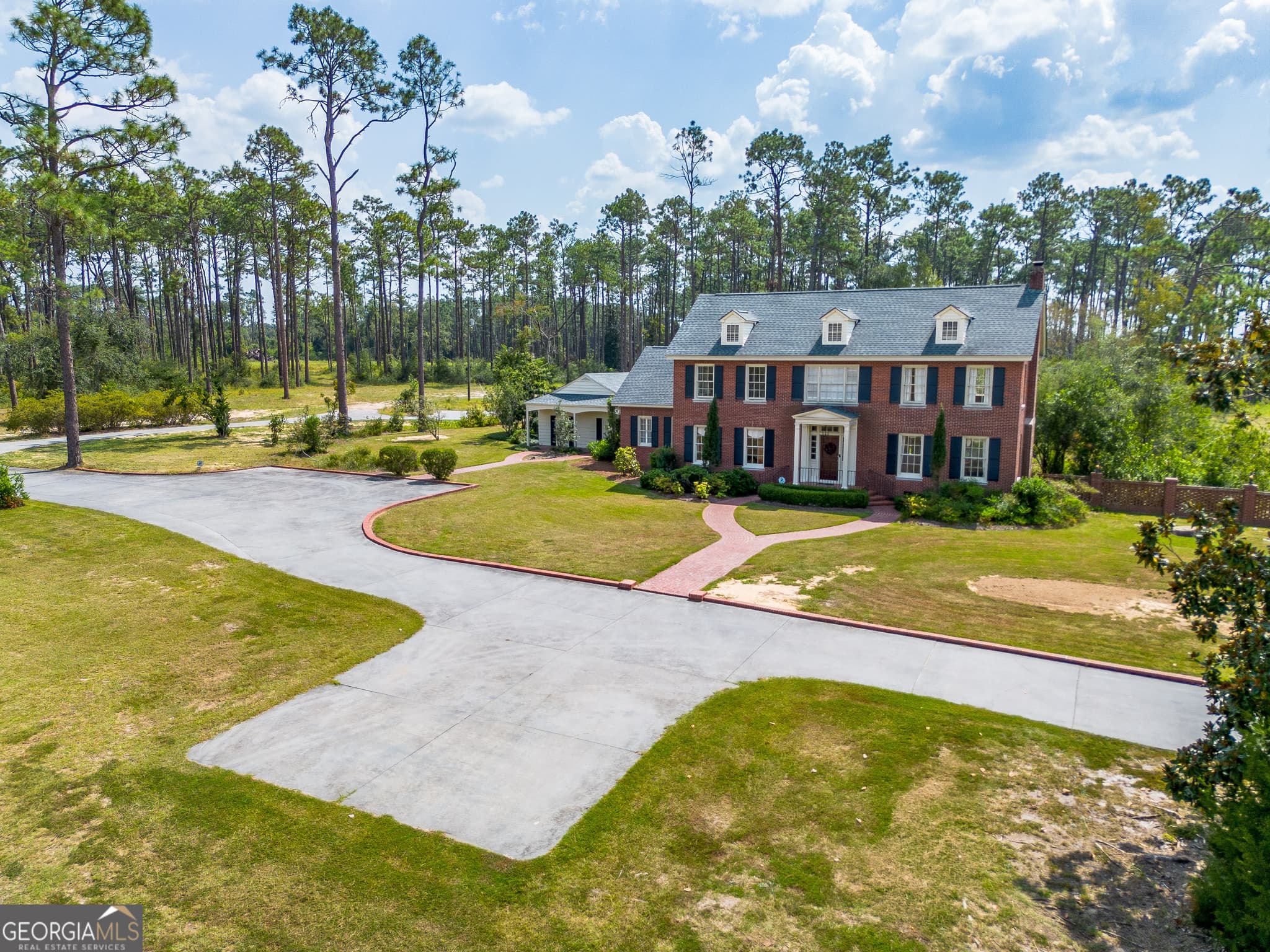 4 bedroom, 3.5 bathroom, 4,072 sq ft single family residence for sale at 1602 Ward Street Extension, Douglas, GA 31533 — photo 3