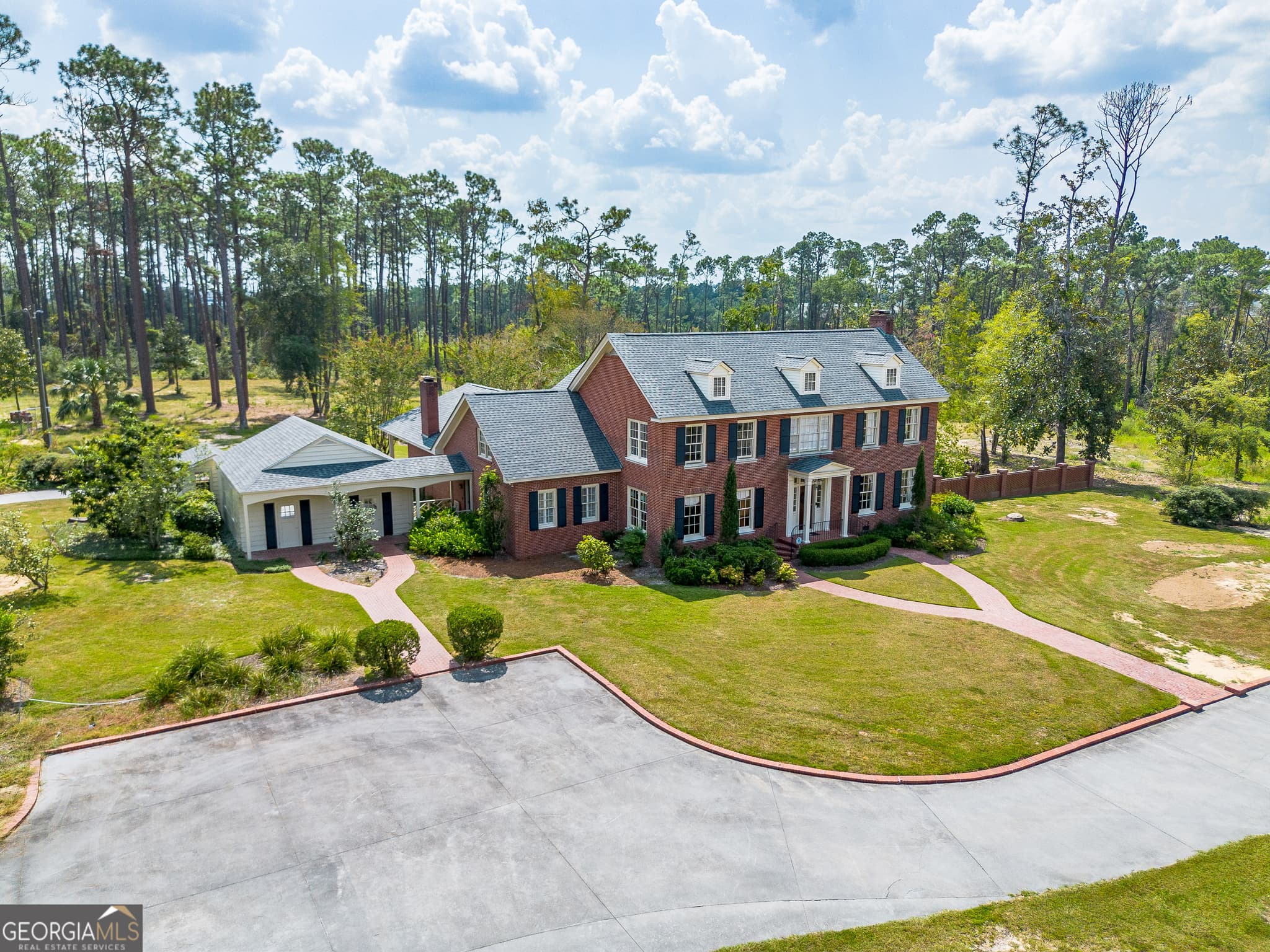 4 bedroom, 3.5 bathroom, 4,072 sq ft single family residence for sale at 1602 Ward Street Extension, Douglas, GA 31533 — photo 4