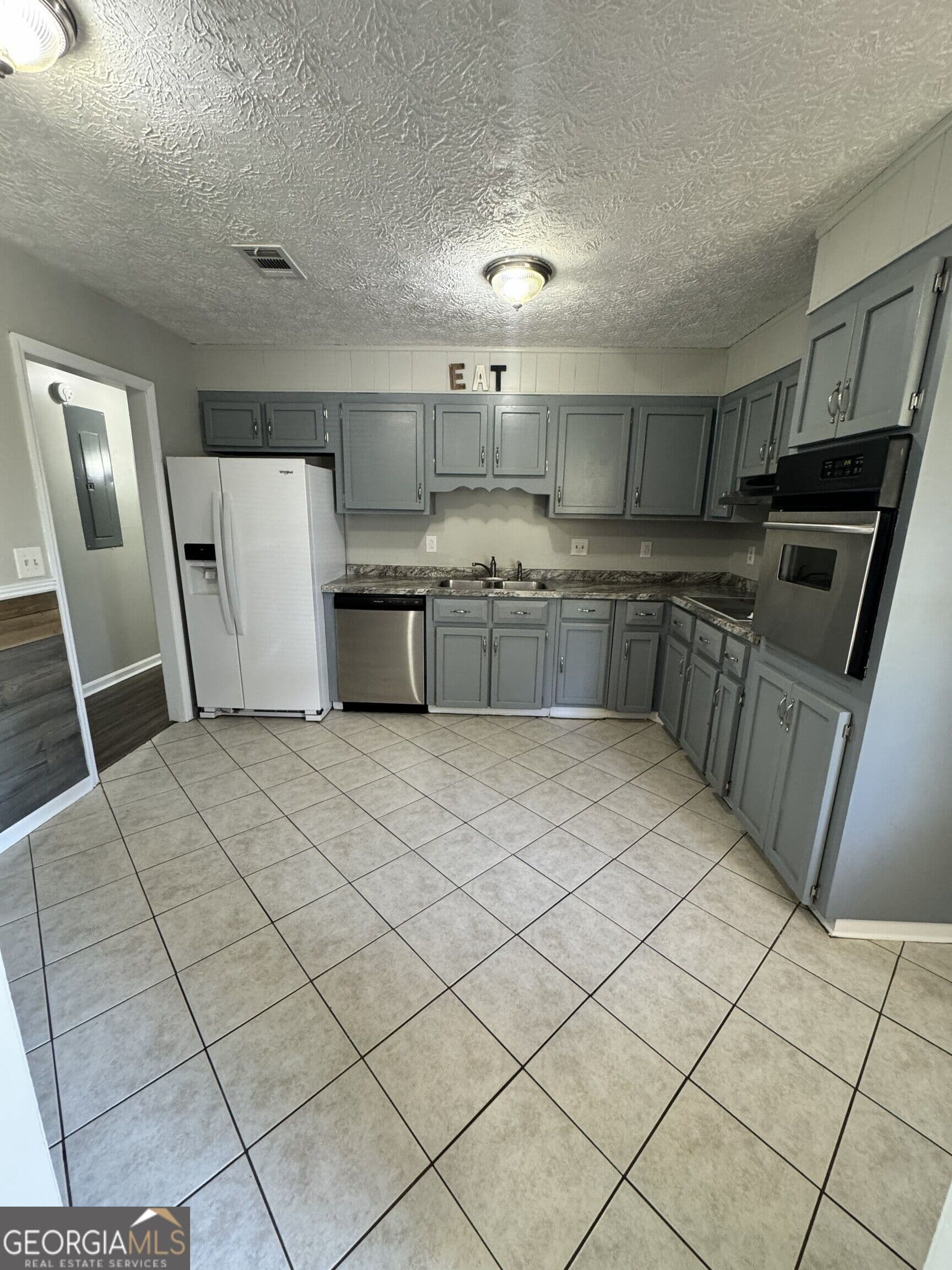 3 bedroom, 2 bathroom, 2,038 sq ft single family residence for sale at 113 Wimbish Lane, Bonaire, GA 31005 — photo 4