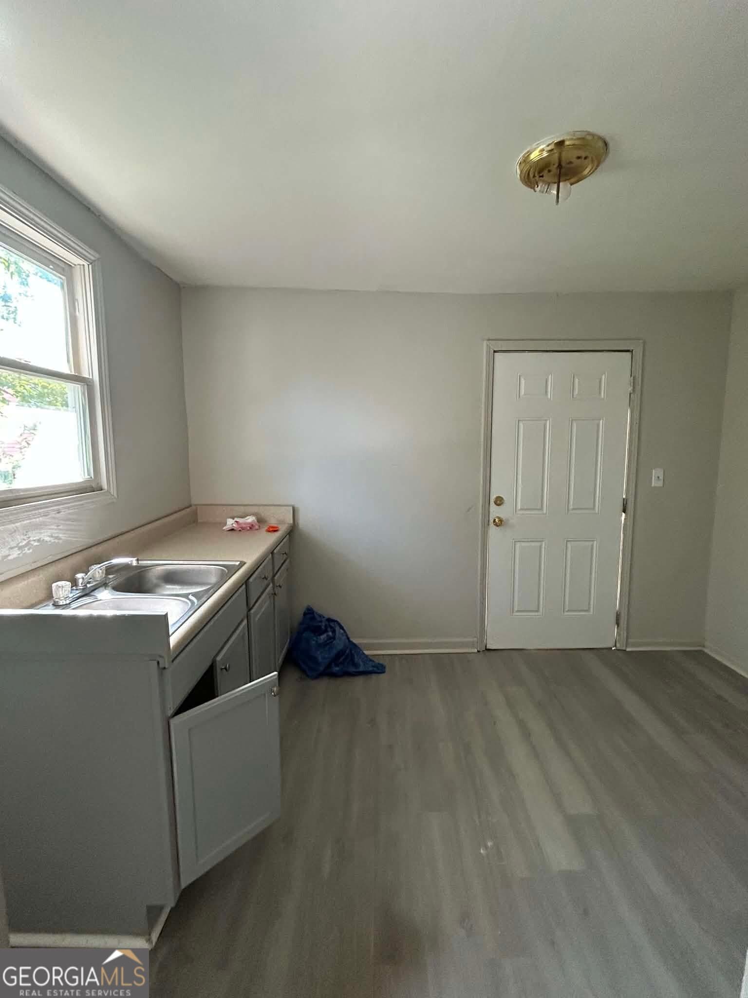 3 bedroom, 1 bathroom, 1,015 sq ft single family residence for sale at 285 Moughon Street, Macon, GA 31201 — photo 4