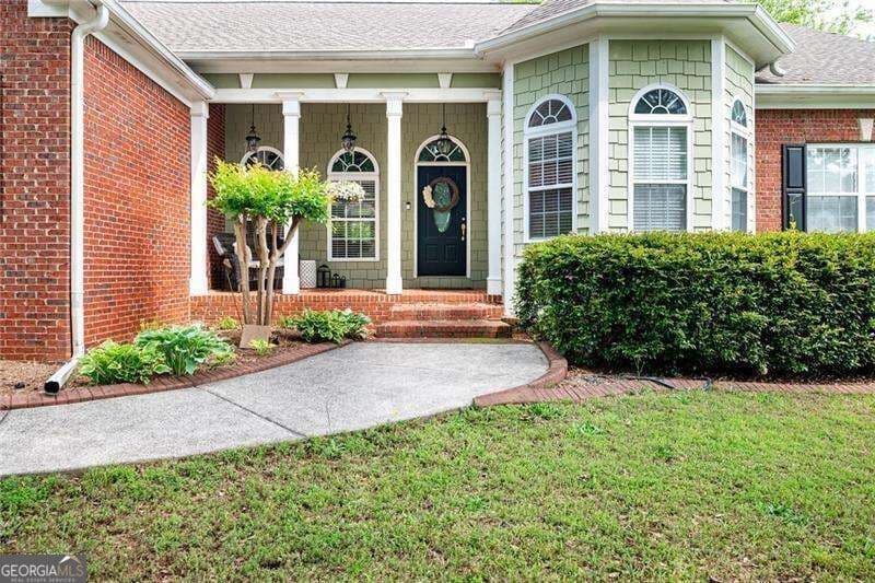 4 bedroom, 3.5 bathroom, 2,360 sq ft single family residence for sale at 1510 Pecan Plantation Court, Loganville, GA 30052 — photo 4