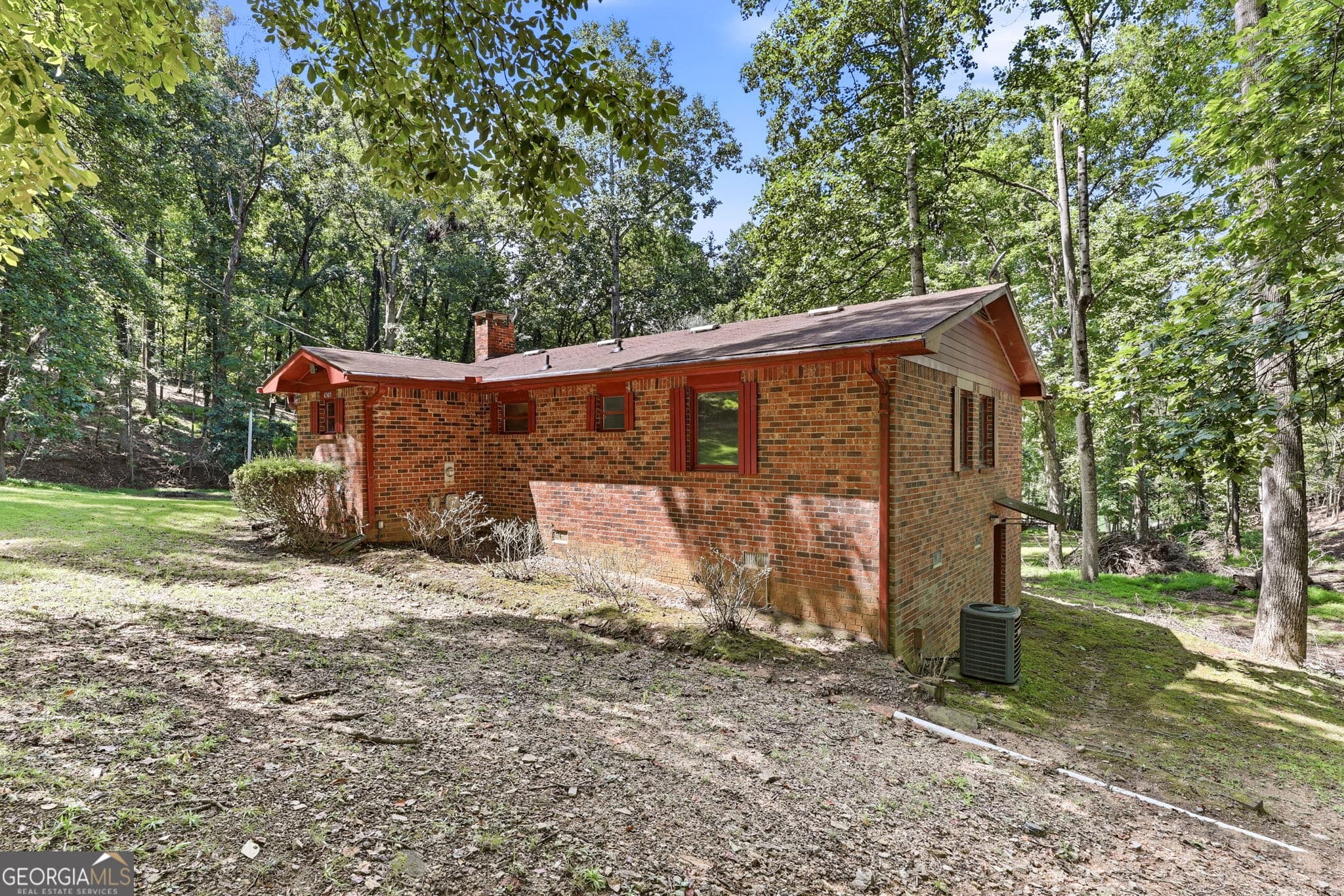 3 bedroom, 1 bathroom, 1,092 sq ft cabin,single family residence for sale at 6505A Julian Road, Gainesville, GA 30506 — photo 9