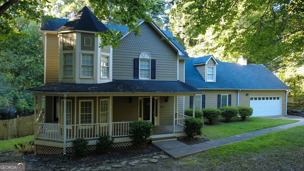 4 bedroom, 2.5 bathroom, 3,696 sq ft single family residence for sale at 125 Picketts Lake Drive, Acworth, GA 30101 — photo 2