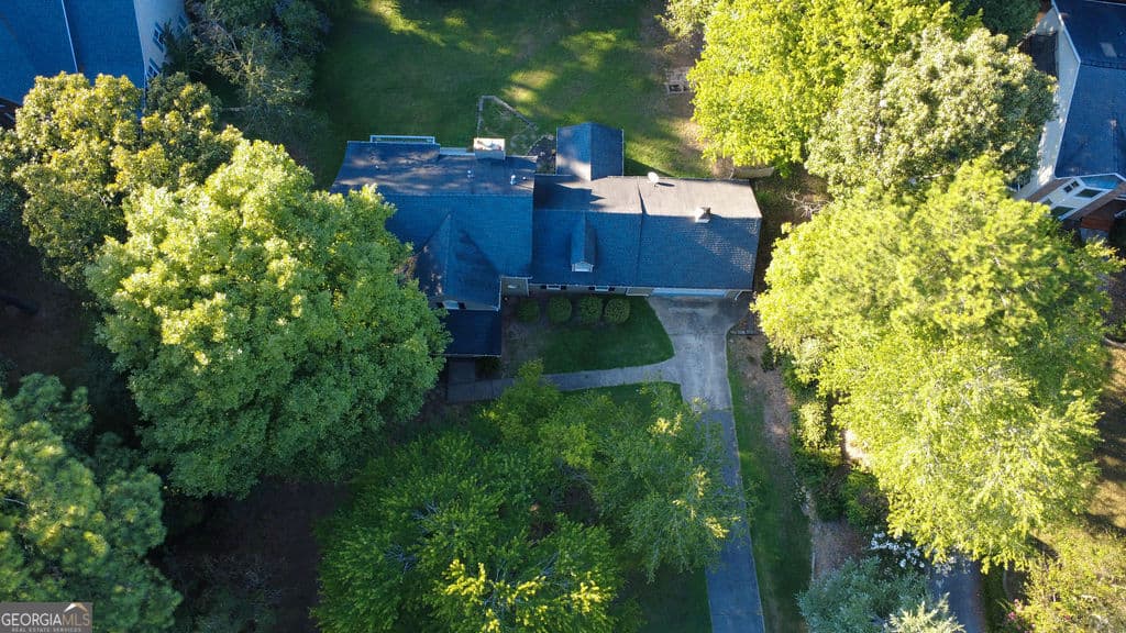 4 bedroom, 2.5 bathroom, 3,696 sq ft single family residence for sale at 125 Picketts Lake Drive, Acworth, GA 30101 — photo 4