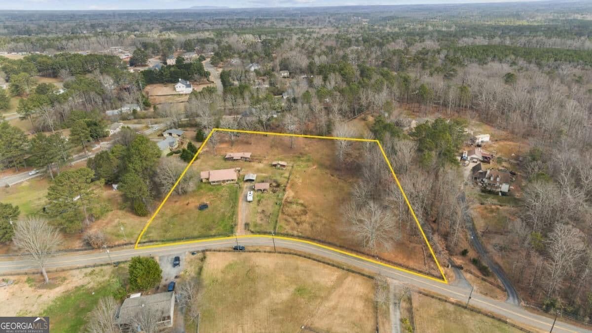 5 bedroom, 4.5 bathroom, 4,200 sq ft single family residence for sale at 7582 Bates Drive, Alpharetta, GA 30004 — photo 5
