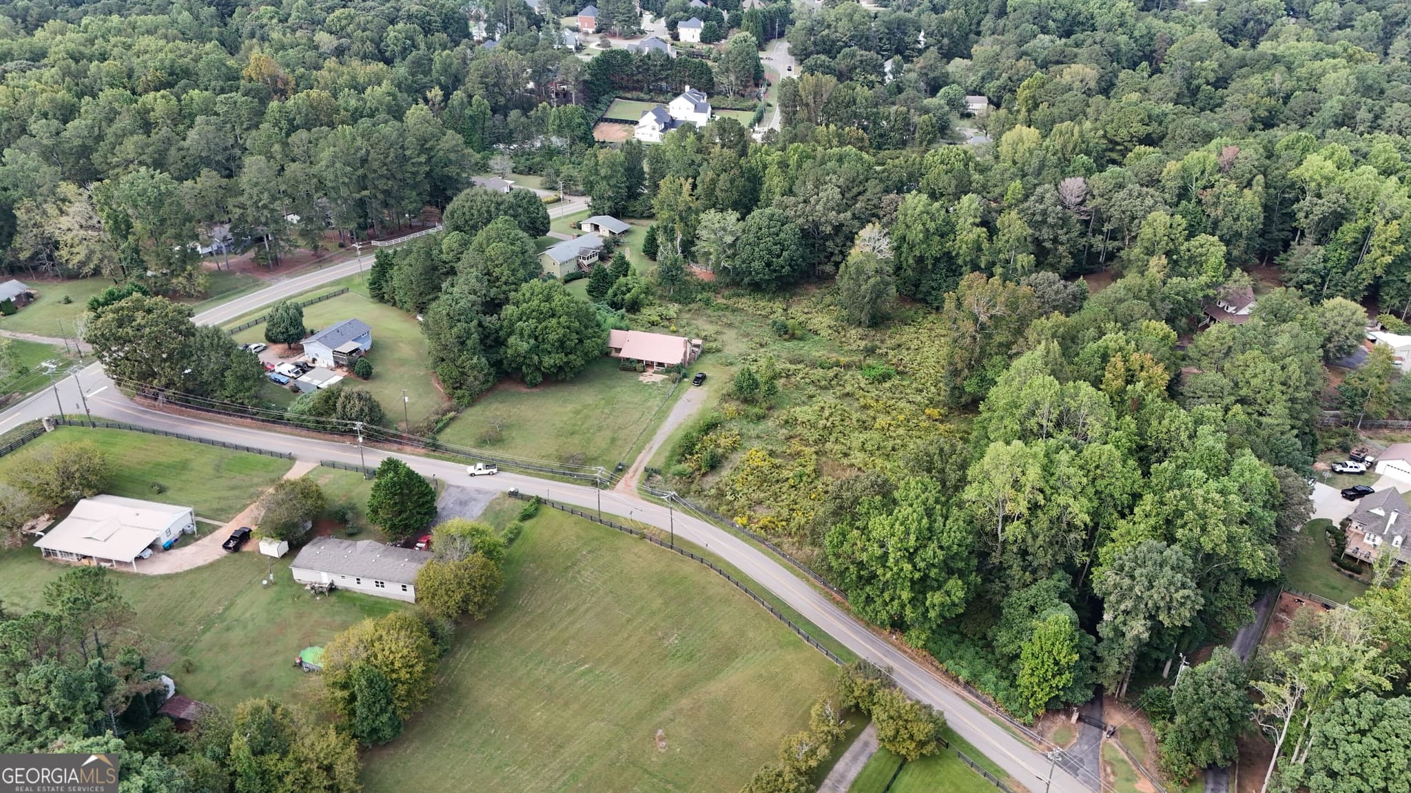 5 bedroom, 4.5 bathroom, 4,200 sq ft single family residence for sale at 7582 Bates Drive, Alpharetta, GA 30004 — photo 9