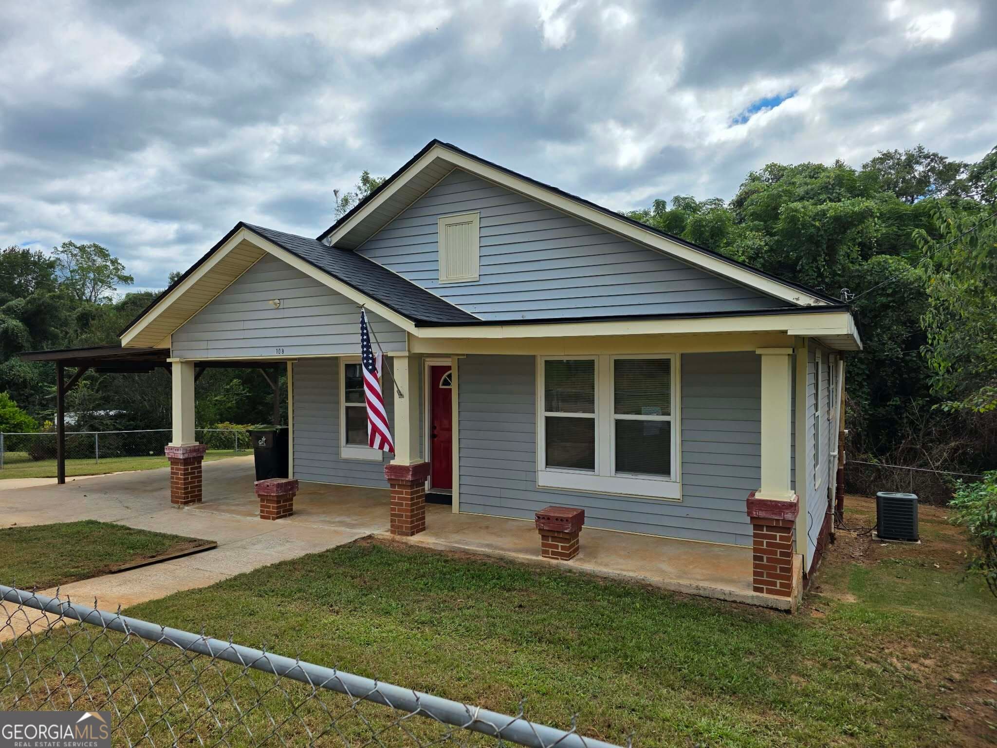 2 bedroom, 1 bathroom, 896 sq ft single family residence for sale at 108 Pasley Street, Thomaston, GA 30286 — photo 2