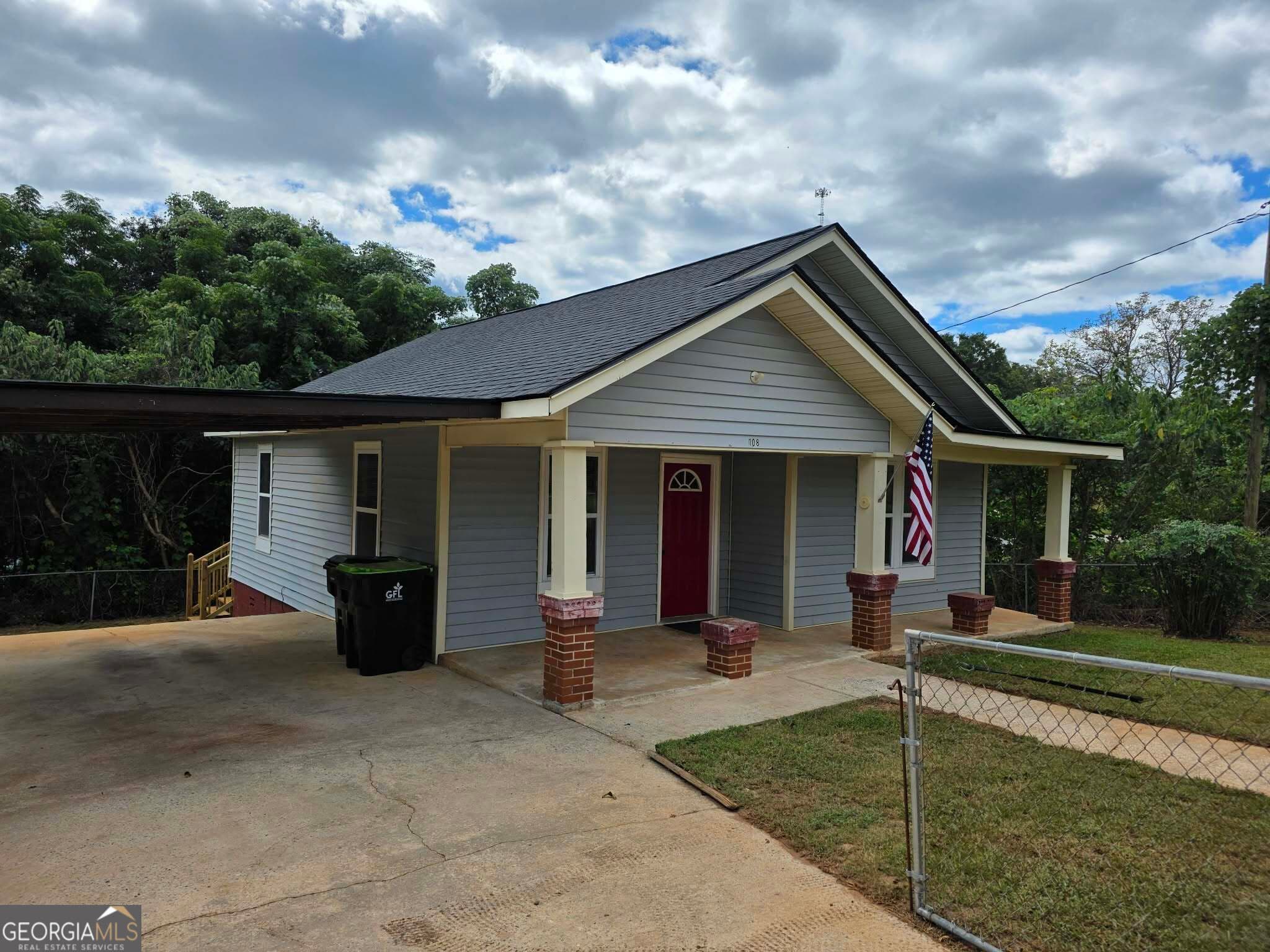 2 bedroom, 1 bathroom, 896 sq ft single family residence for sale at 108 Pasley Street, Thomaston, GA 30286