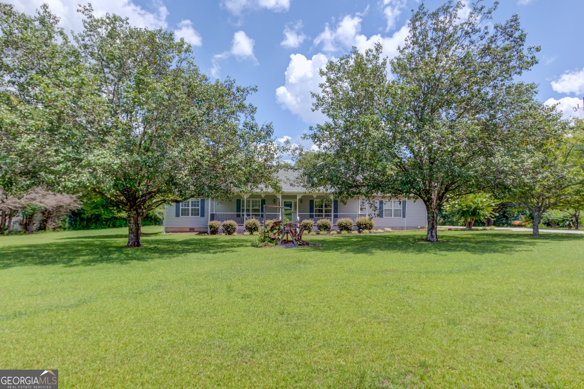 3 bedroom, 2 bathroom, 1,489 sq ft single family residence for sale at 929 Ga Hwy 81, Loganville, GA 30052 — photo 2