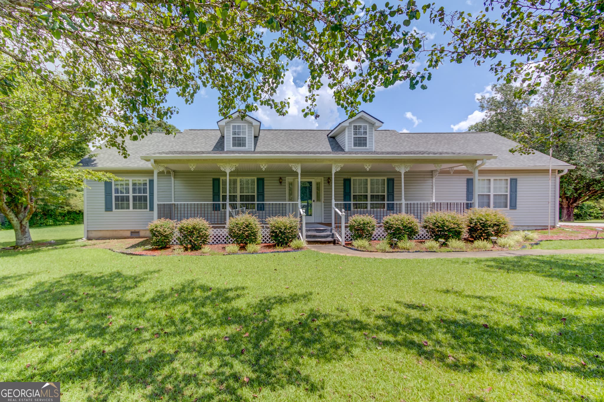 3 bedroom, 2 bathroom, 1,489 sq ft single family residence for sale at 929 Ga Hwy 81, Loganville, GA 30052 — photo 1 of 44
