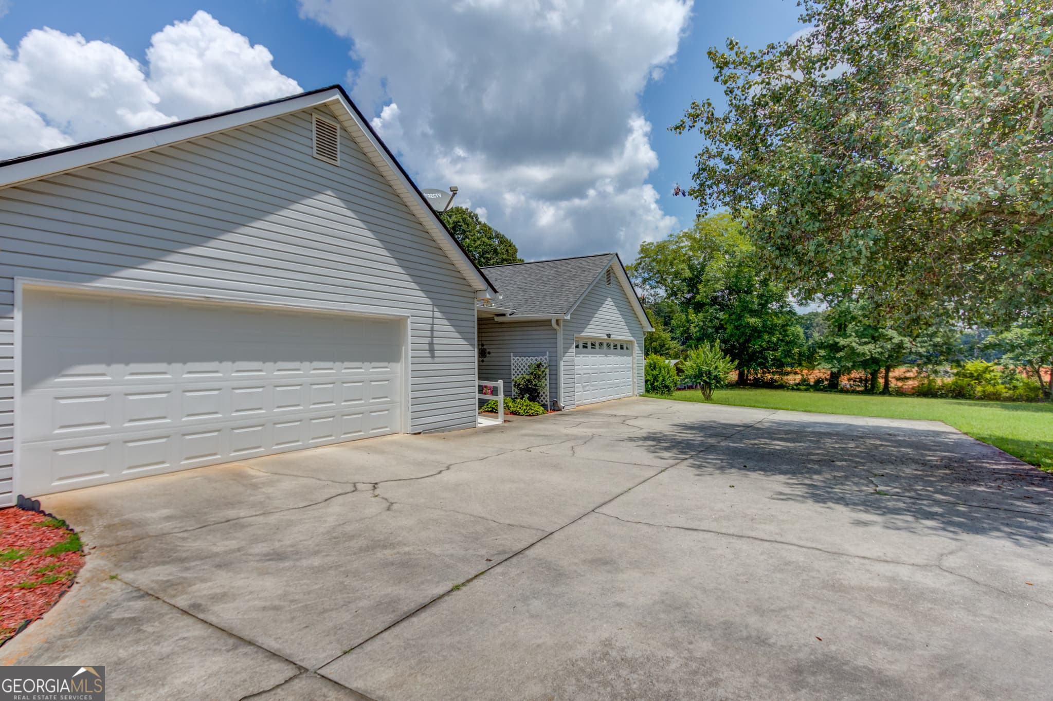 3 bedroom, 2 bathroom, 1,489 sq ft single family residence for sale at 929 Ga Hwy 81, Loganville, GA 30052 — photo 5
