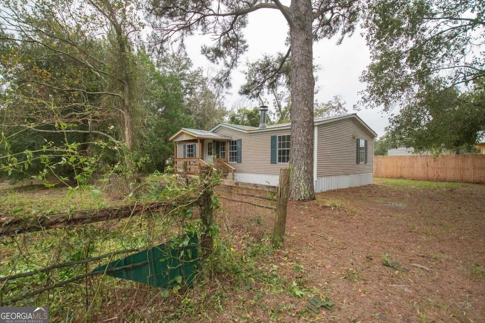 3 bedroom, 2 bathroom, 960 sq ft single family residence for sale at 438 Pinehurst Drive, Folkston, GA 31537 — photo 2