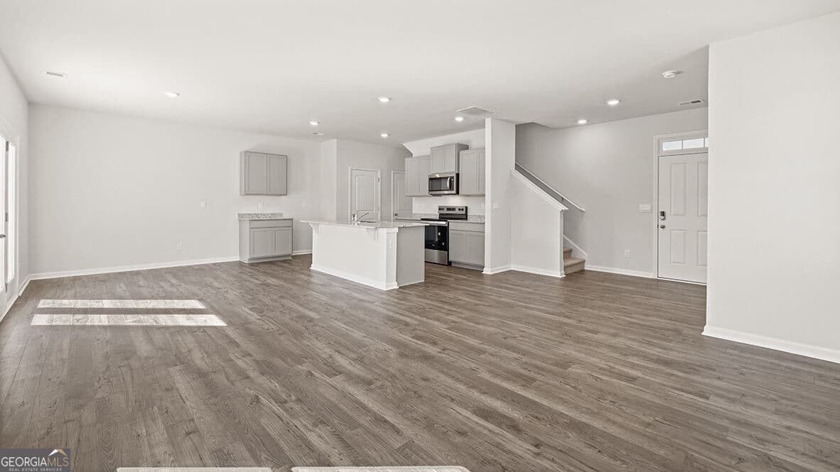 4 bedroom, 2.5 bathroom, 1,927 sq ft single family residence for sale at 2668 ALDERBROOK Court, South Fulton, GA 30349 — photo 6
