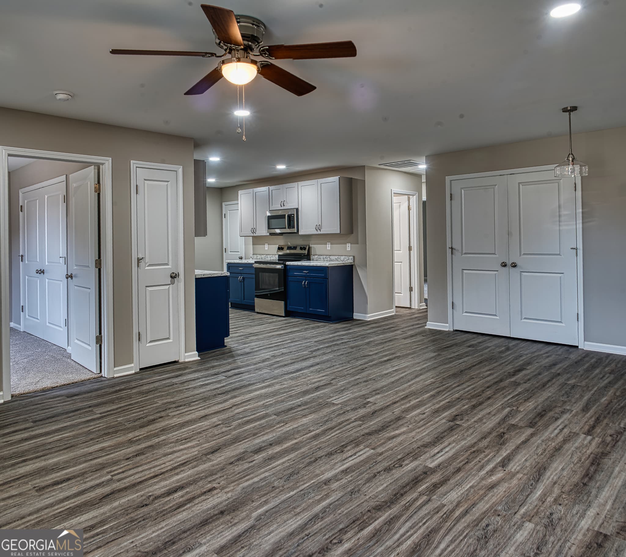 3 bedroom, 2 bathroom, 1,402 sq ft single family residence for sale at 317 AIRMAN Boulevard, Warner Robins, GA 31088 — photo 2