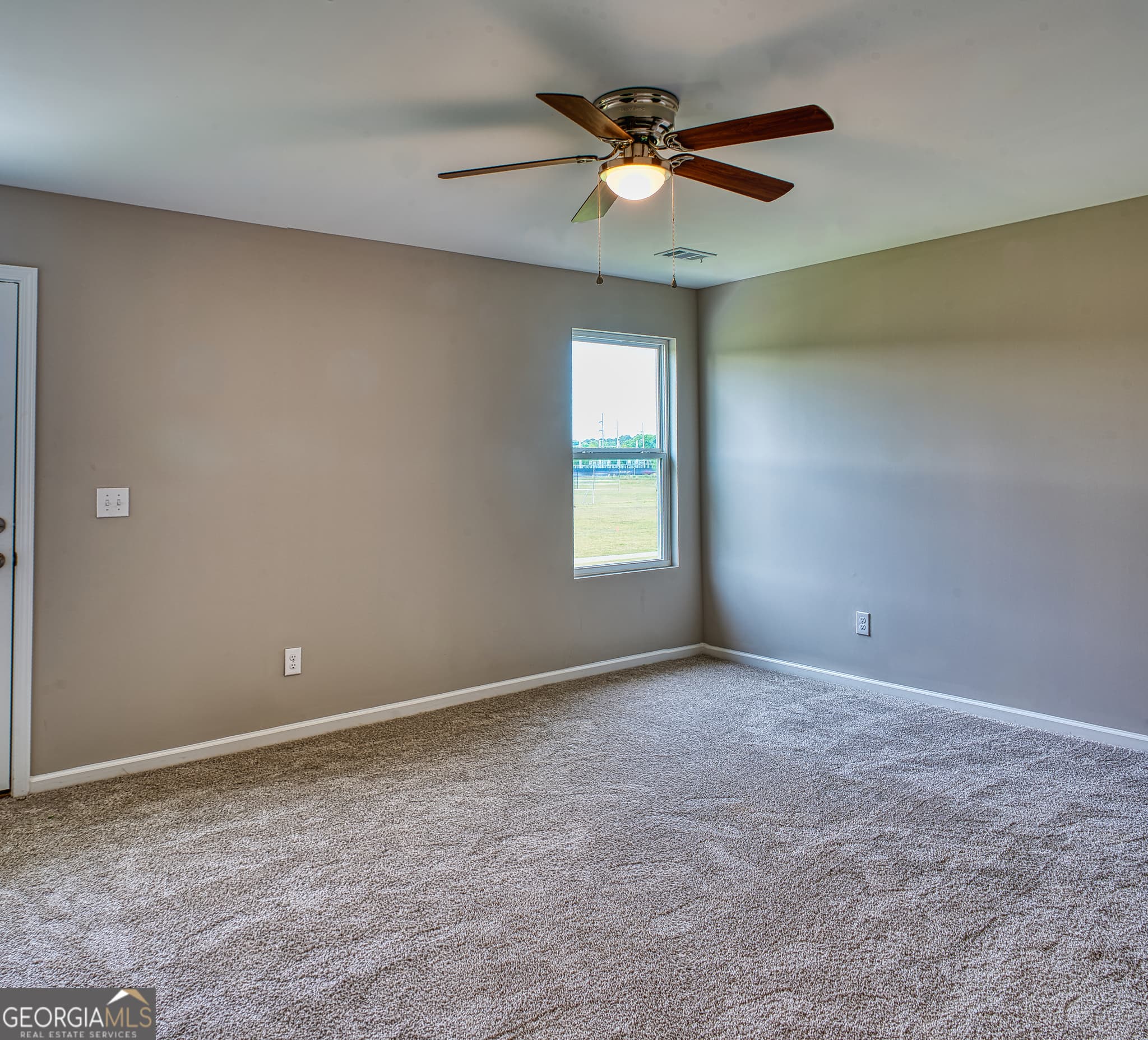 3 bedroom, 2 bathroom, 1,402 sq ft single family residence for sale at 317 AIRMAN Boulevard, Warner Robins, GA 31088 — photo 6