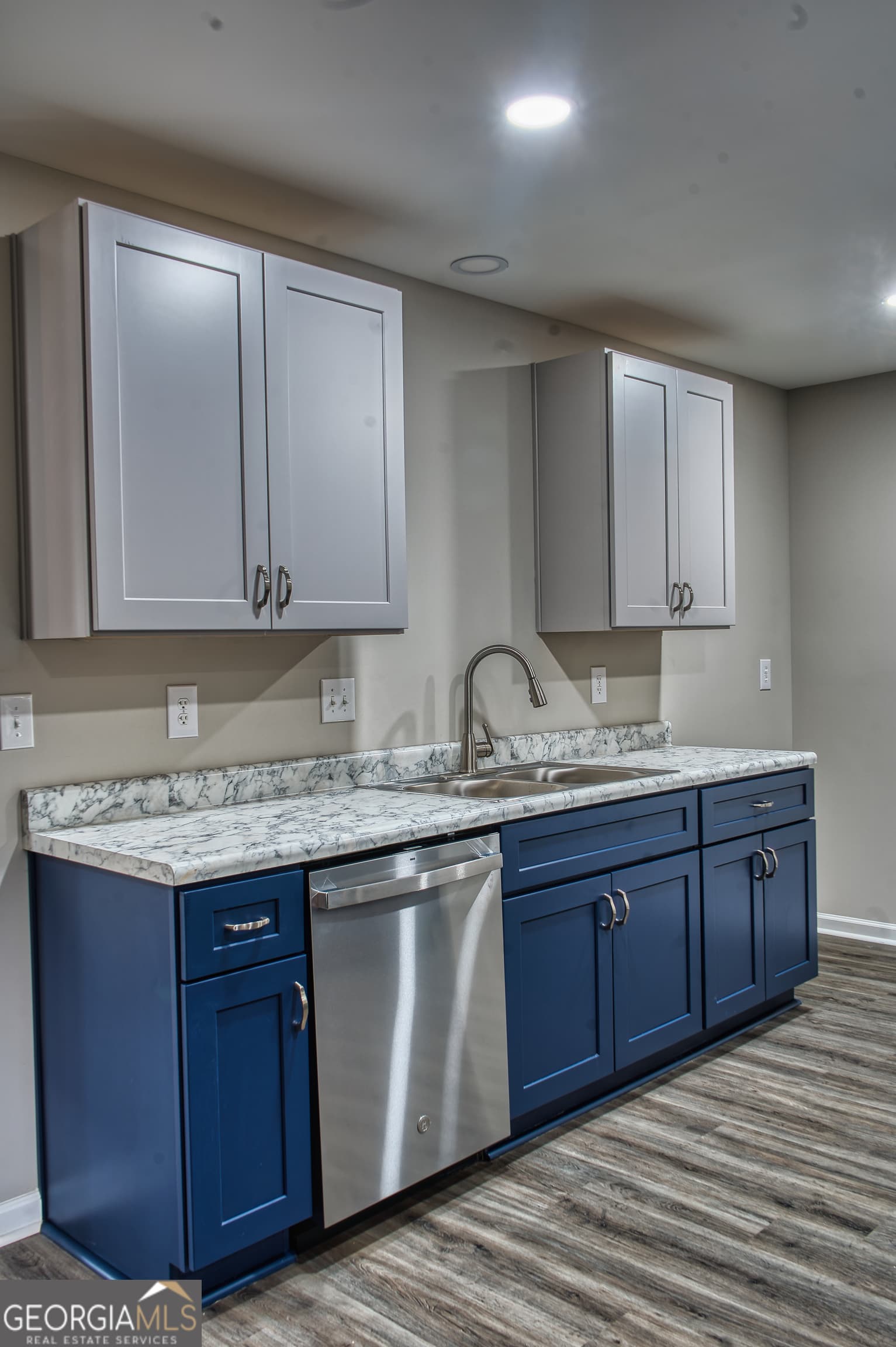 3 bedroom, 2 bathroom, 1,402 sq ft single family residence for sale at 317 AIRMAN Boulevard, Warner Robins, GA 31088 — photo 3