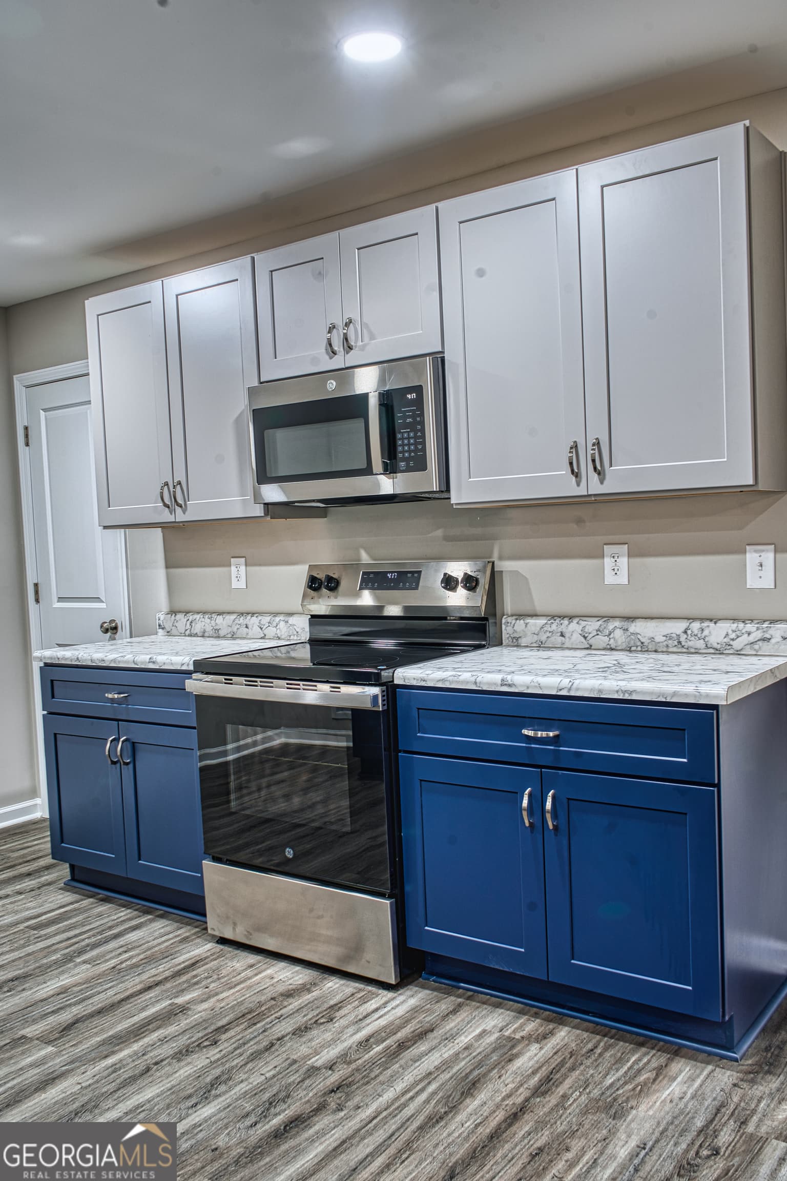 3 bedroom, 2 bathroom, 1,402 sq ft single family residence for sale at 317 AIRMAN Boulevard, Warner Robins, GA 31088 — photo 4