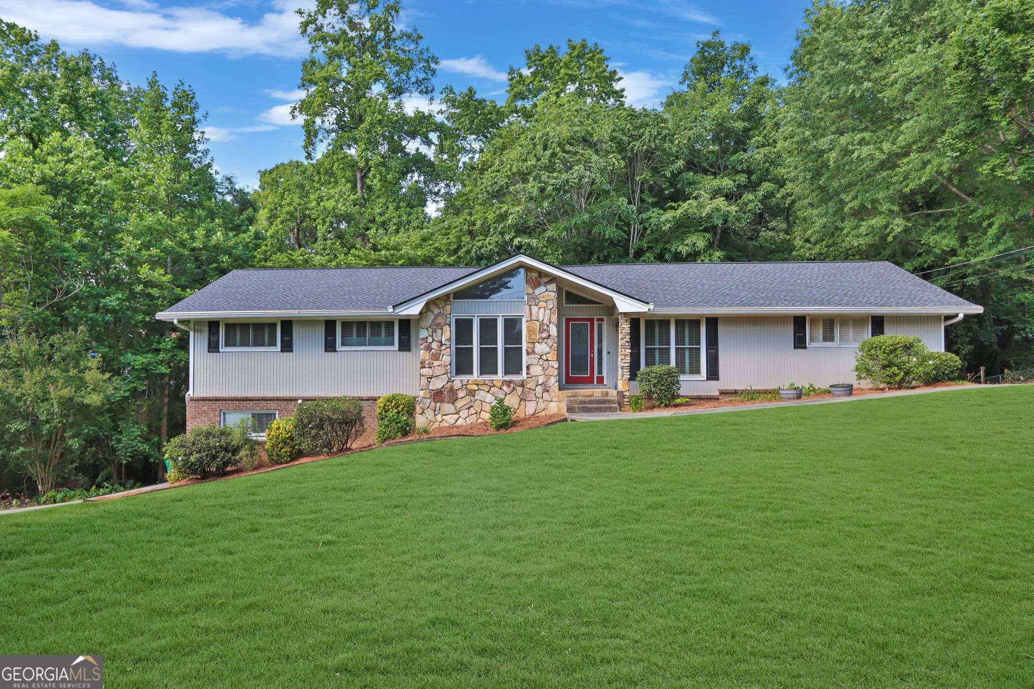 5 bedroom, 2.5 bathroom, 3,379 sq ft single family residence sold at 3847 Viking Court, Atlanta, GA 30360
