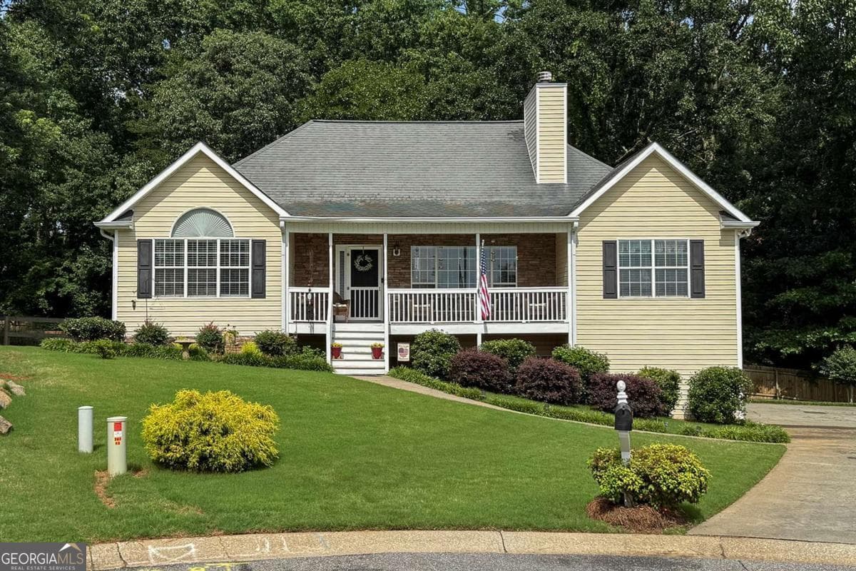 3 bedroom, 3 bathroom, 2,353 sq ft single family residence sold at 200 Taylors Farm Drive, Holly Springs, GA 30115