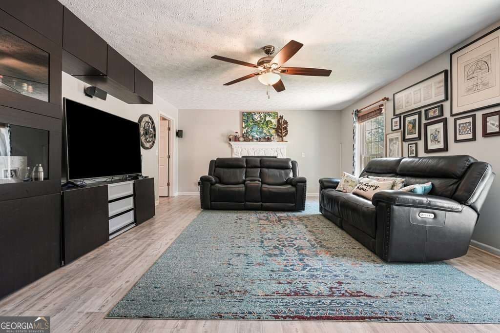 3 bedroom, 2.5 bathroom, 2,128 sq ft single family residence for sale at 1873 Hamby Place Drive, Acworth, GA 30102 — photo 4