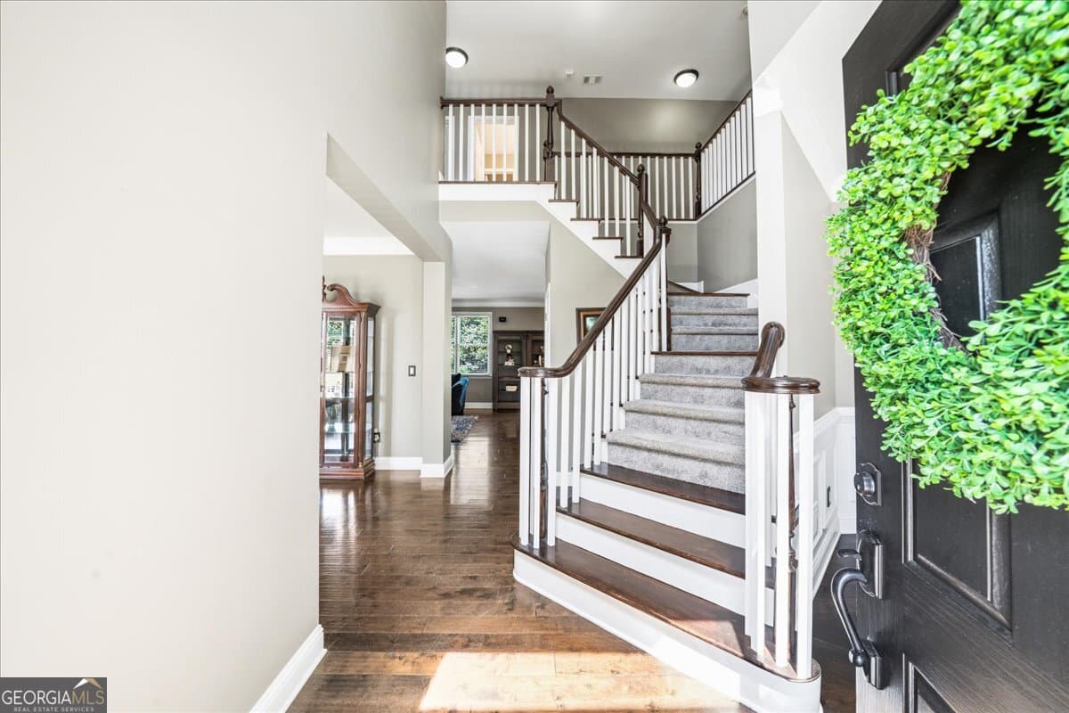 4 bedroom, 4.5 bathroom, 4,686 sq ft single family residence for sale at 6415 E Hills Court, Cumming, GA 30041 — photo 4