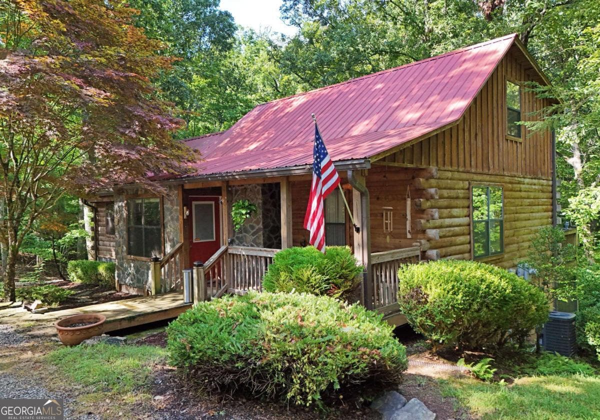 3 bedroom, 2.5 bathroom cabin,single family residence for sale at 566 Sharewood Forest, Morganton, GA 30560 — photo 1 of 36
