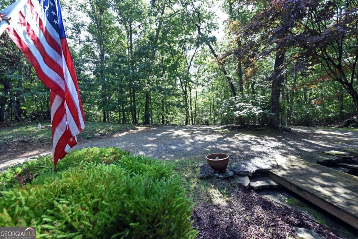 3 bedroom, 2.5 bathroom cabin,single family residence for sale at 566 Sharewood Forest, Morganton, GA 30560 — photo 4