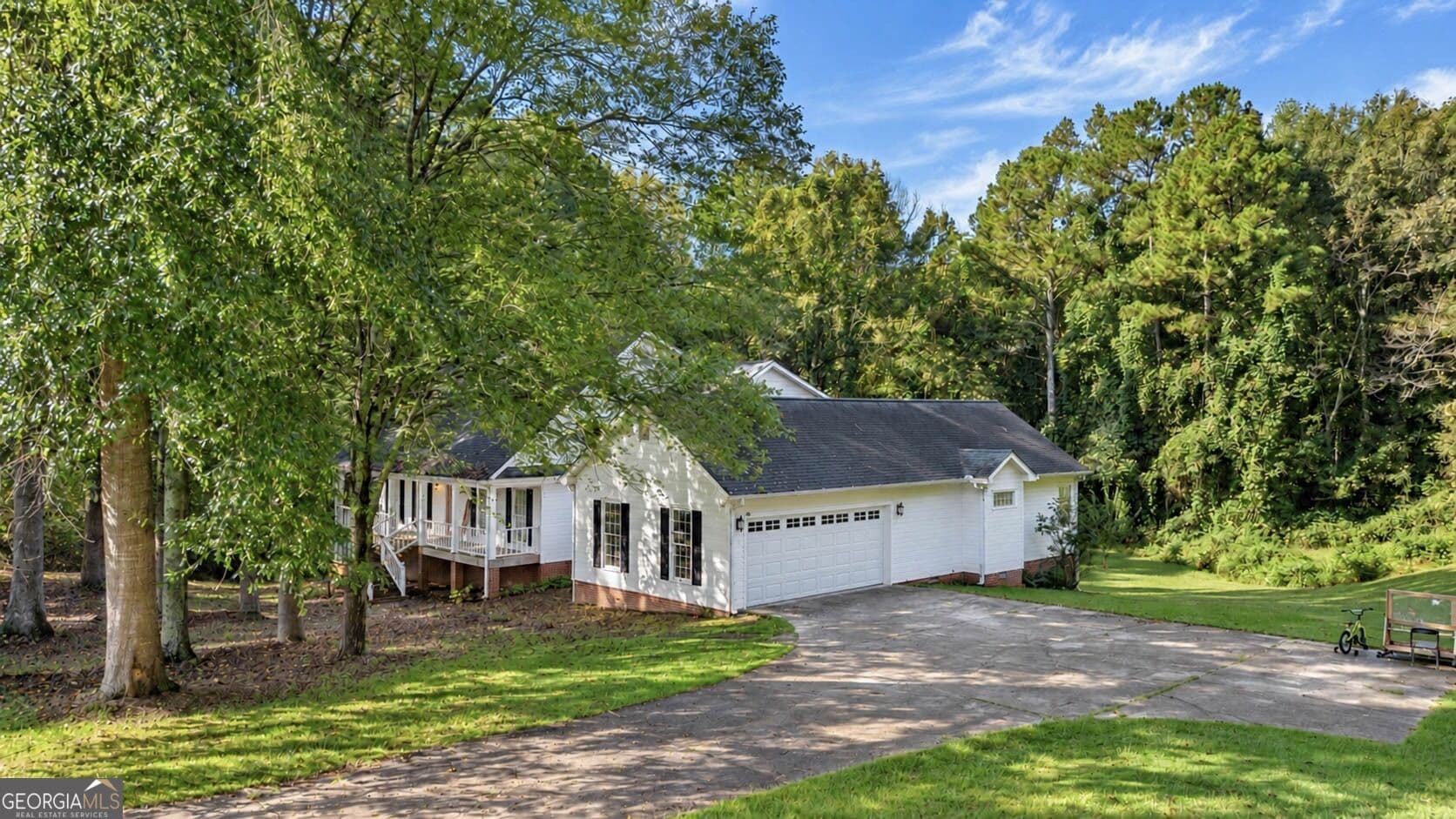 5 bedroom, 3.5 bathroom, 3,355 sq ft single family residence for sale at 185 Bartlett Circle, Bowdon, GA 30108 — photo 1 of 66