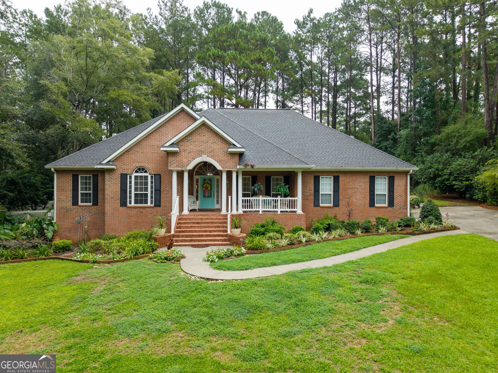 4 bedroom, 2.5 bathroom, 2,562 sq ft single family residence for sale at 4723 Misty Valley Circle, Valdosta, GA 31602 — photo 3