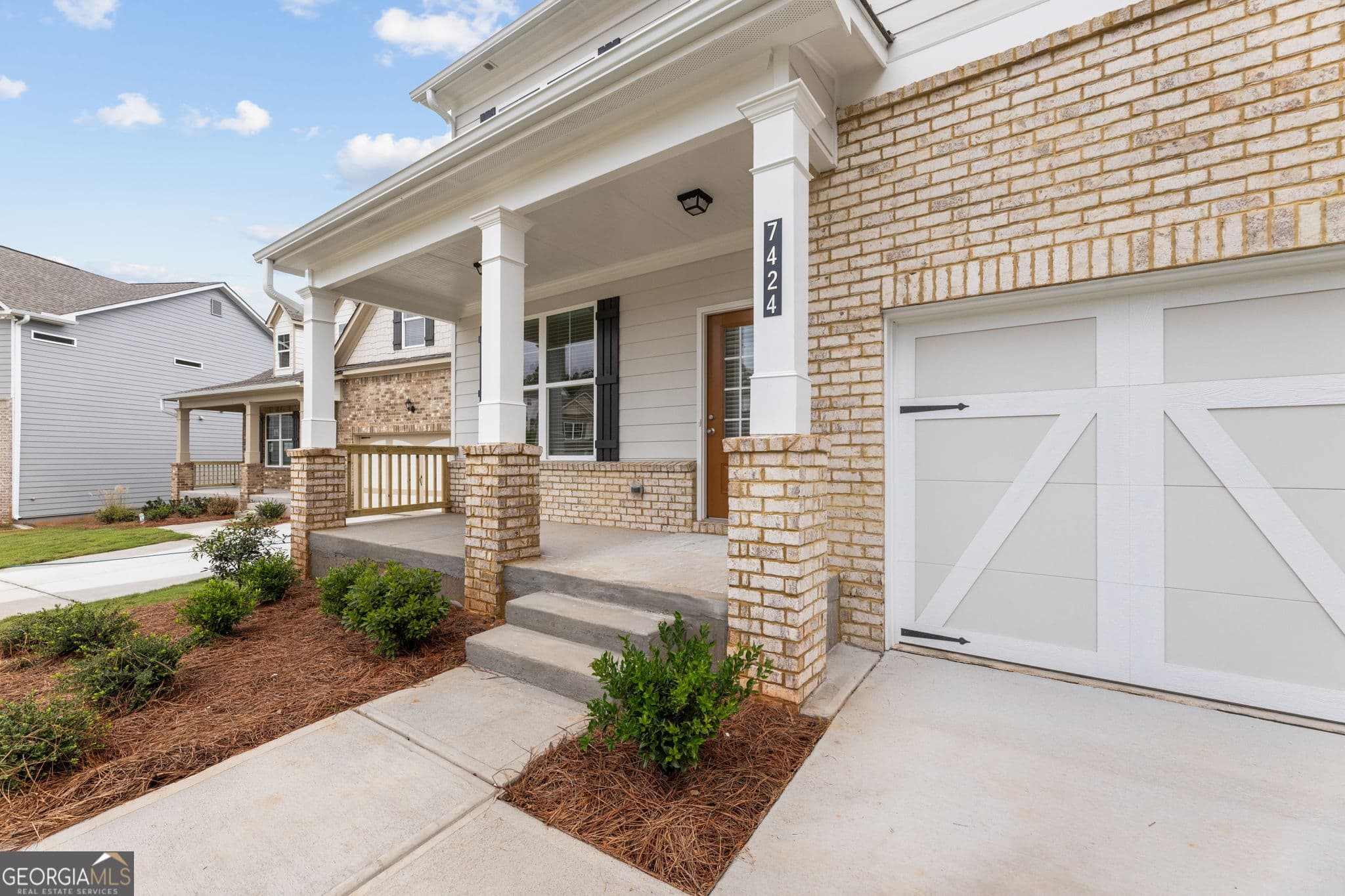 5 bedroom, 3 bathroom, 2,551 sq ft single family residence for sale at 7424 Rocklin Lane, Flowery Branch, GA 30542 — photo 2