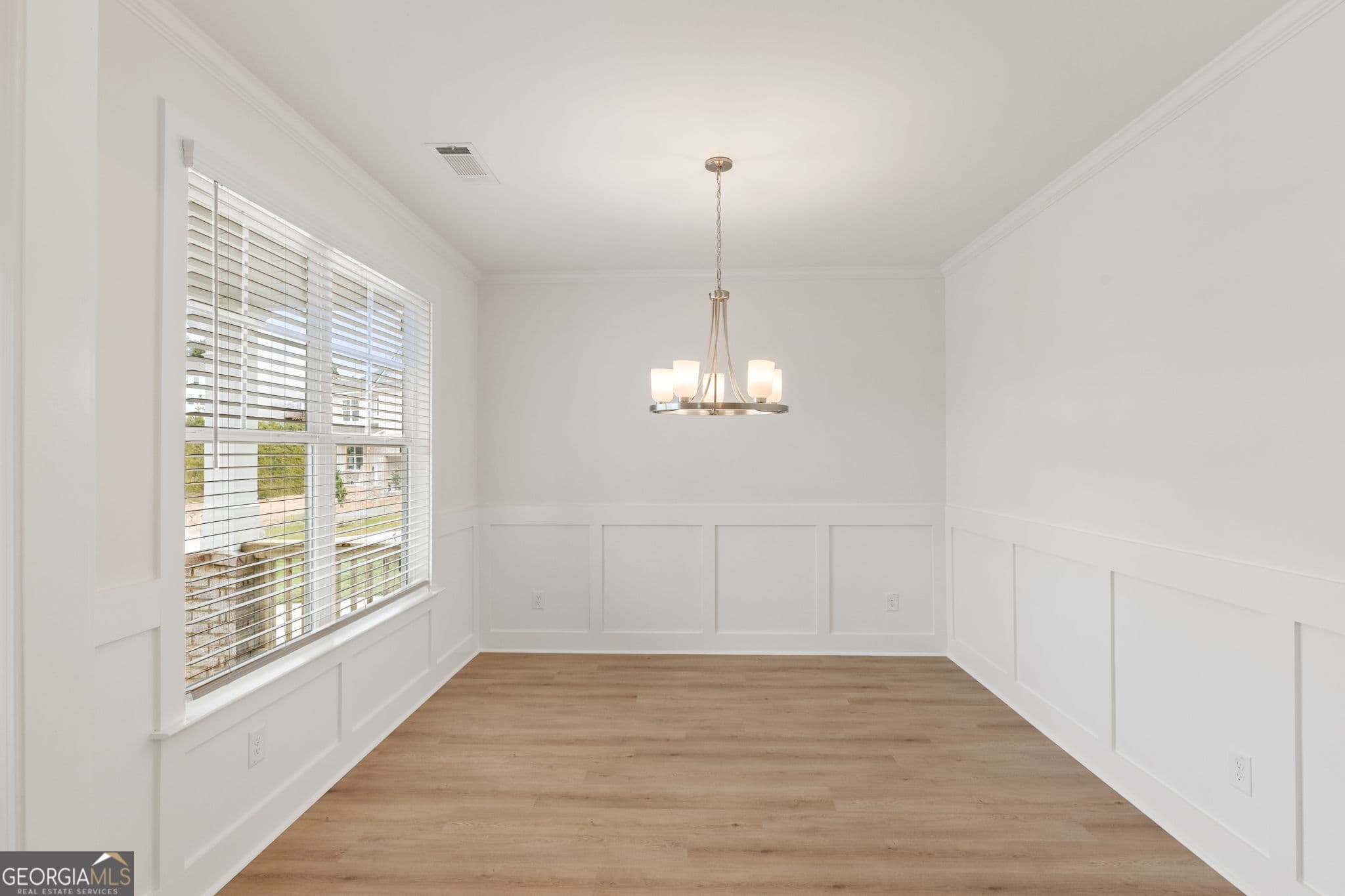 5 bedroom, 3 bathroom, 2,551 sq ft single family residence for sale at 7424 Rocklin Lane, Flowery Branch, GA 30542 — photo 3