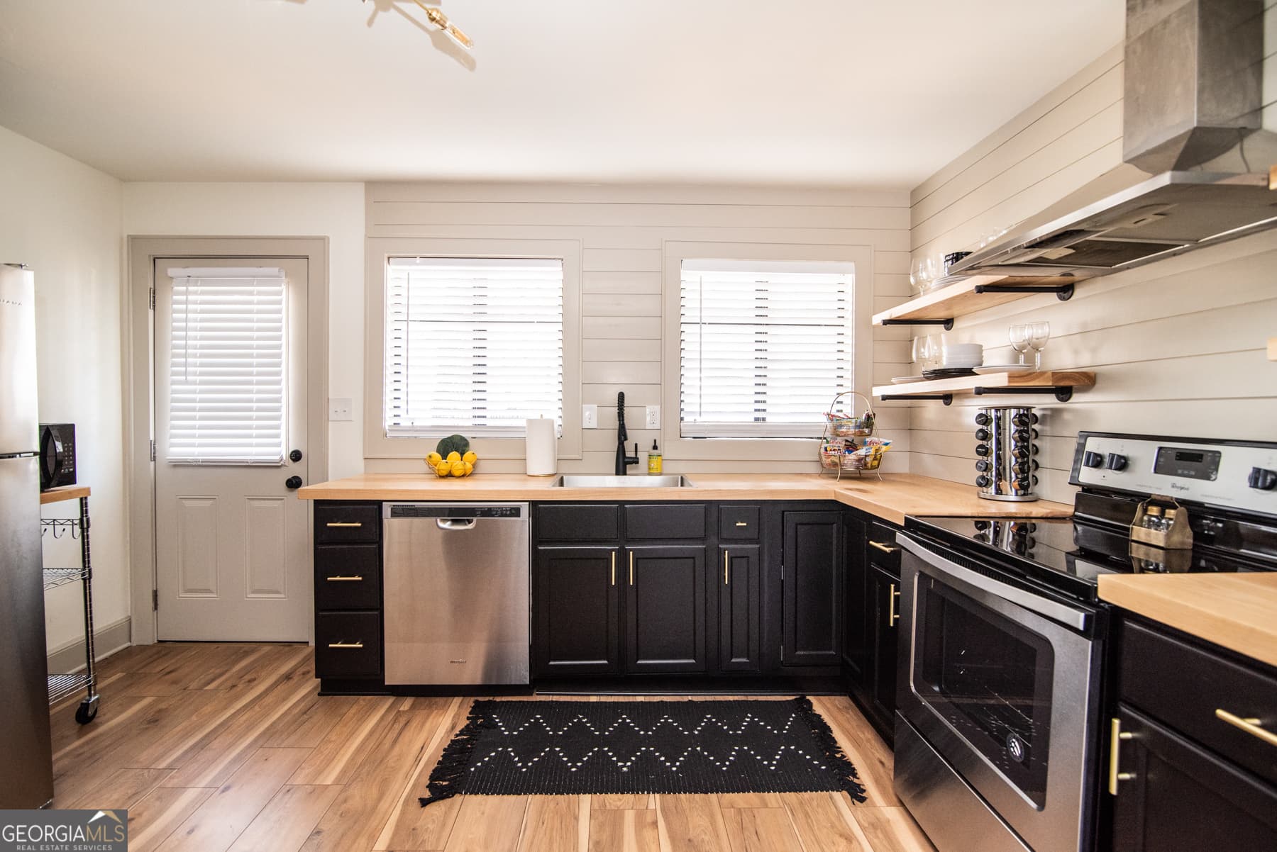 4 bedroom, 2 bathroom single family residence for rent at 907 White Street, Atlanta, GA 30310 for $5,616 a month — photo 5