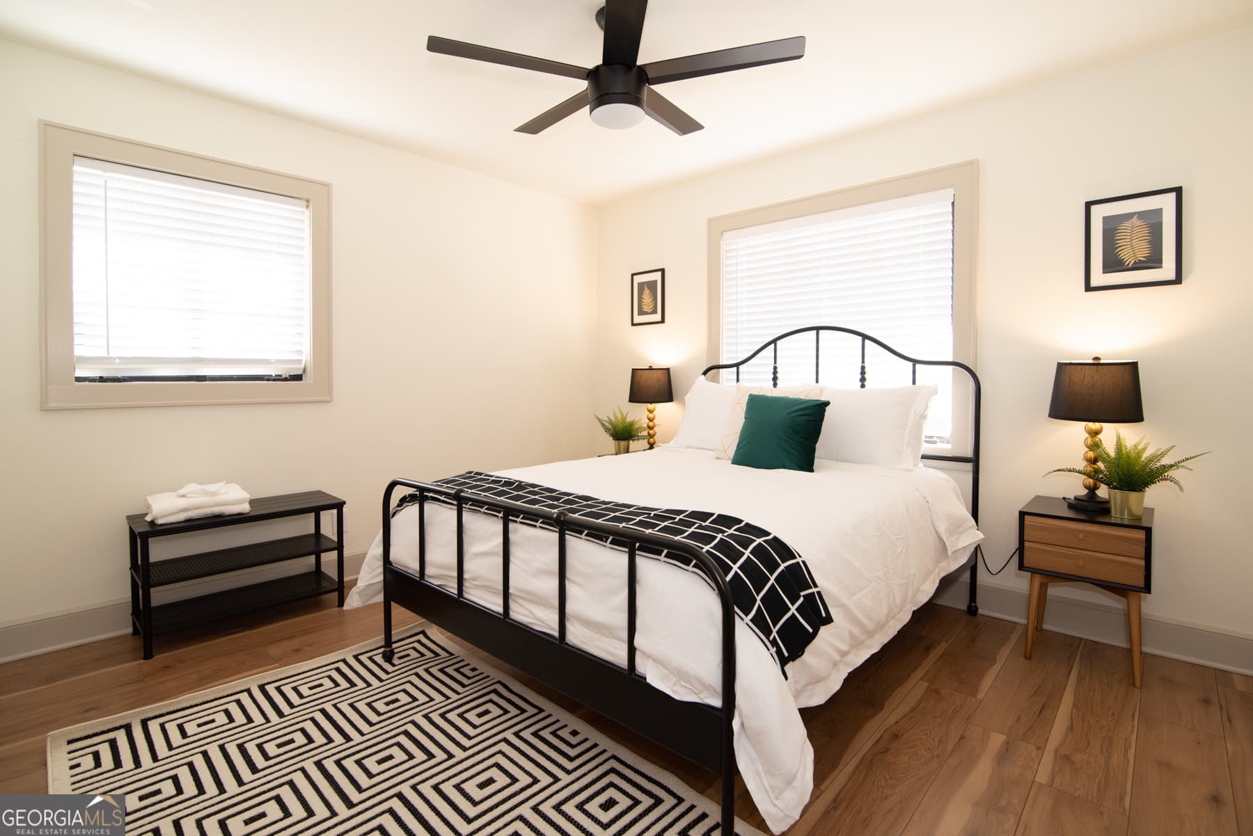 4 bedroom, 2 bathroom single family residence for rent at 907 White Street, Atlanta, GA 30310 for $5,616 a month — photo 4