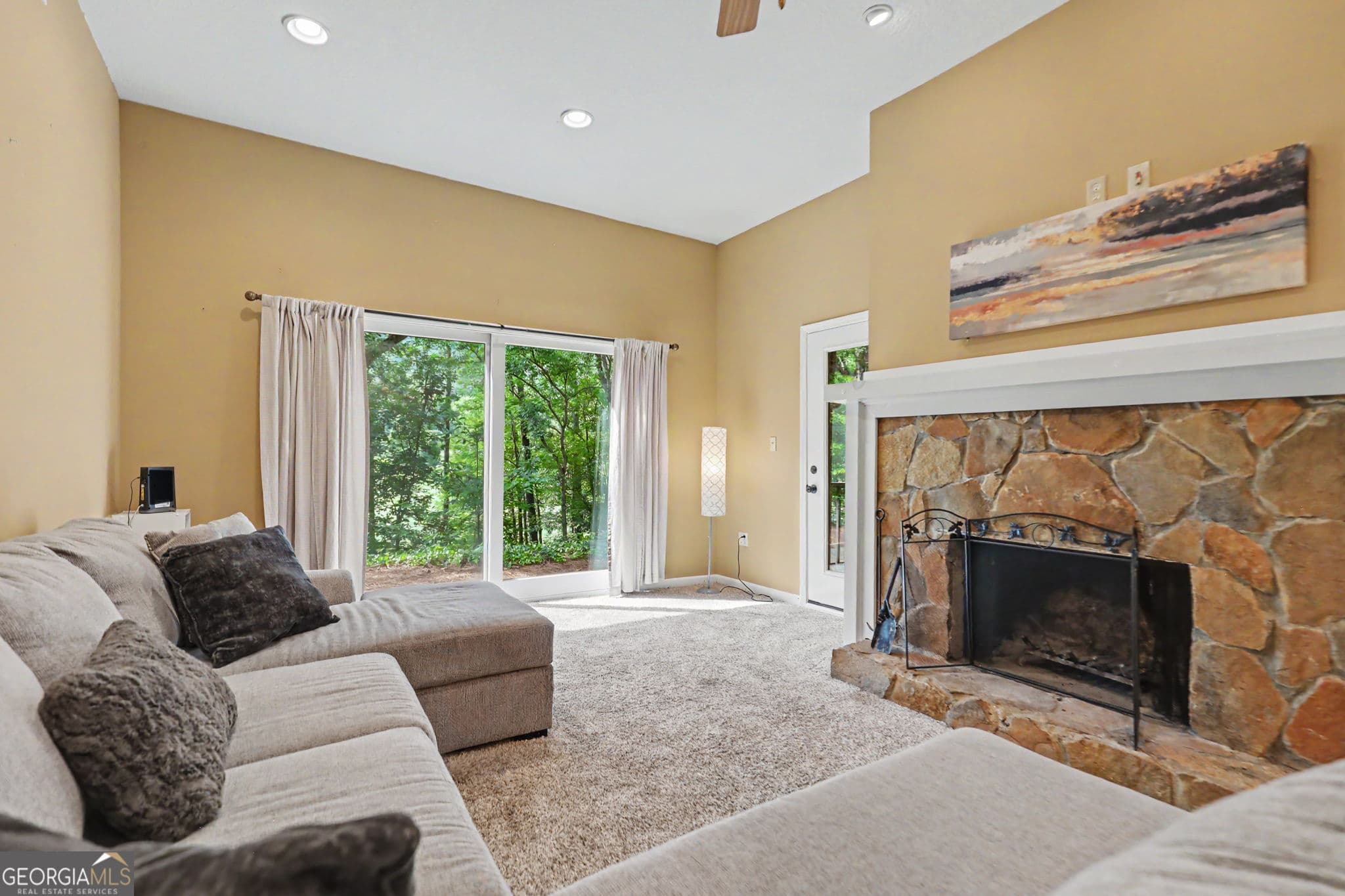 3 bedroom, 2 bathroom, 1,653 sq ft condominium for sale at 227 Shakespeare Drive #301, Clayton, GA 30525 — photo 2