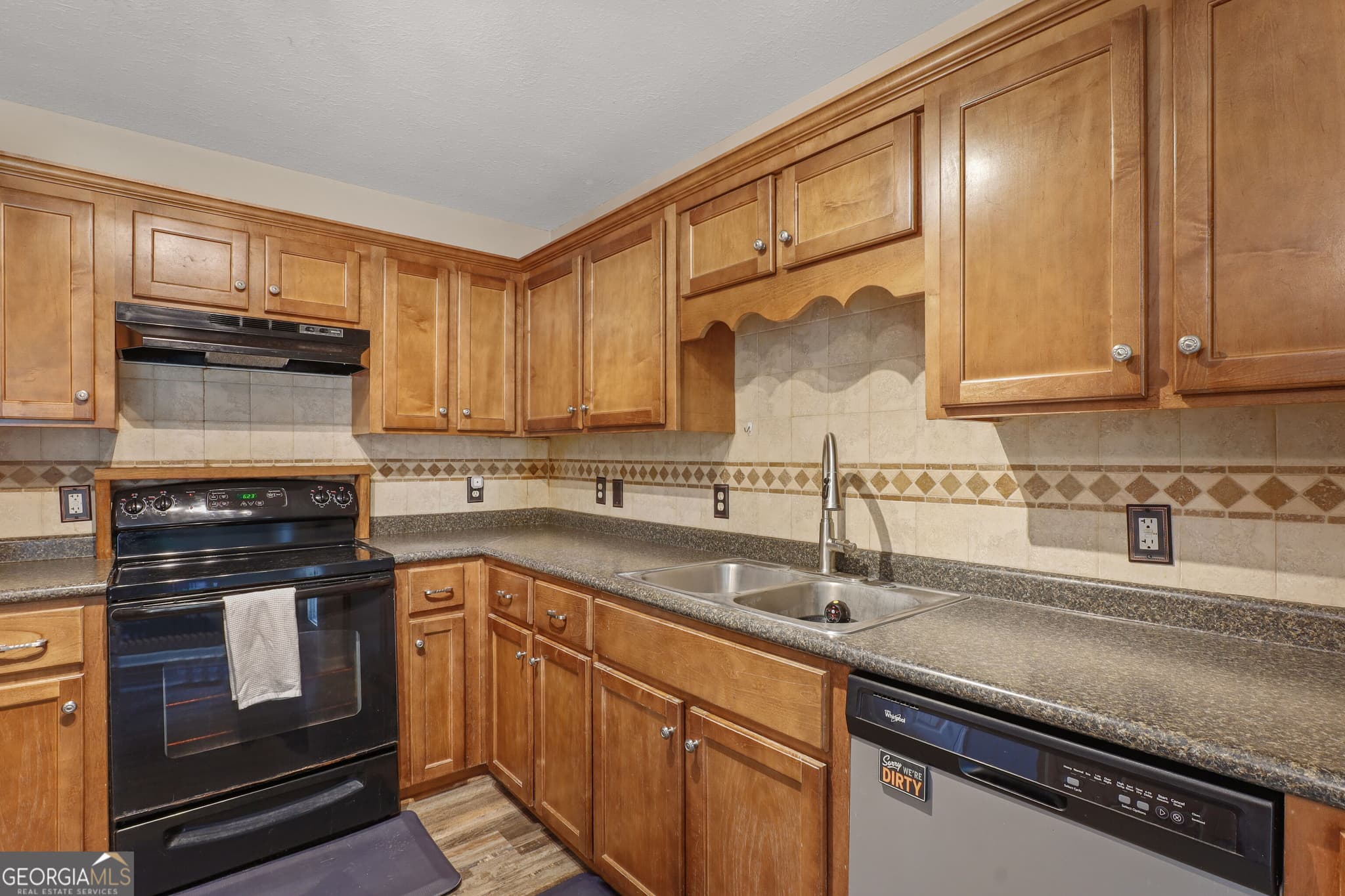 3 bedroom, 2 bathroom, 1,228 sq ft single family residence for sale at 104 Sandalwood Circle, Statesboro, GA 30458 — photo 6