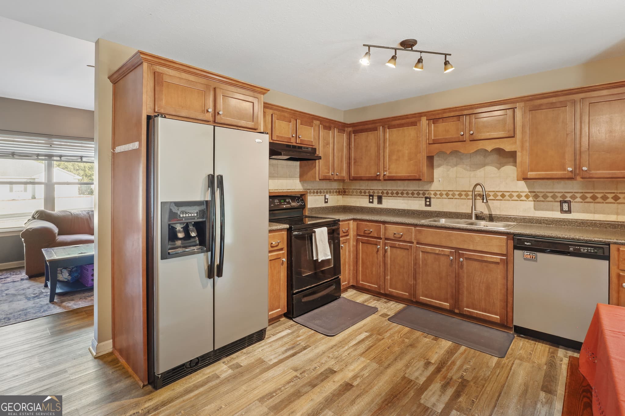 3 bedroom, 2 bathroom, 1,228 sq ft single family residence for sale at 104 Sandalwood Circle, Statesboro, GA 30458 — photo 3
