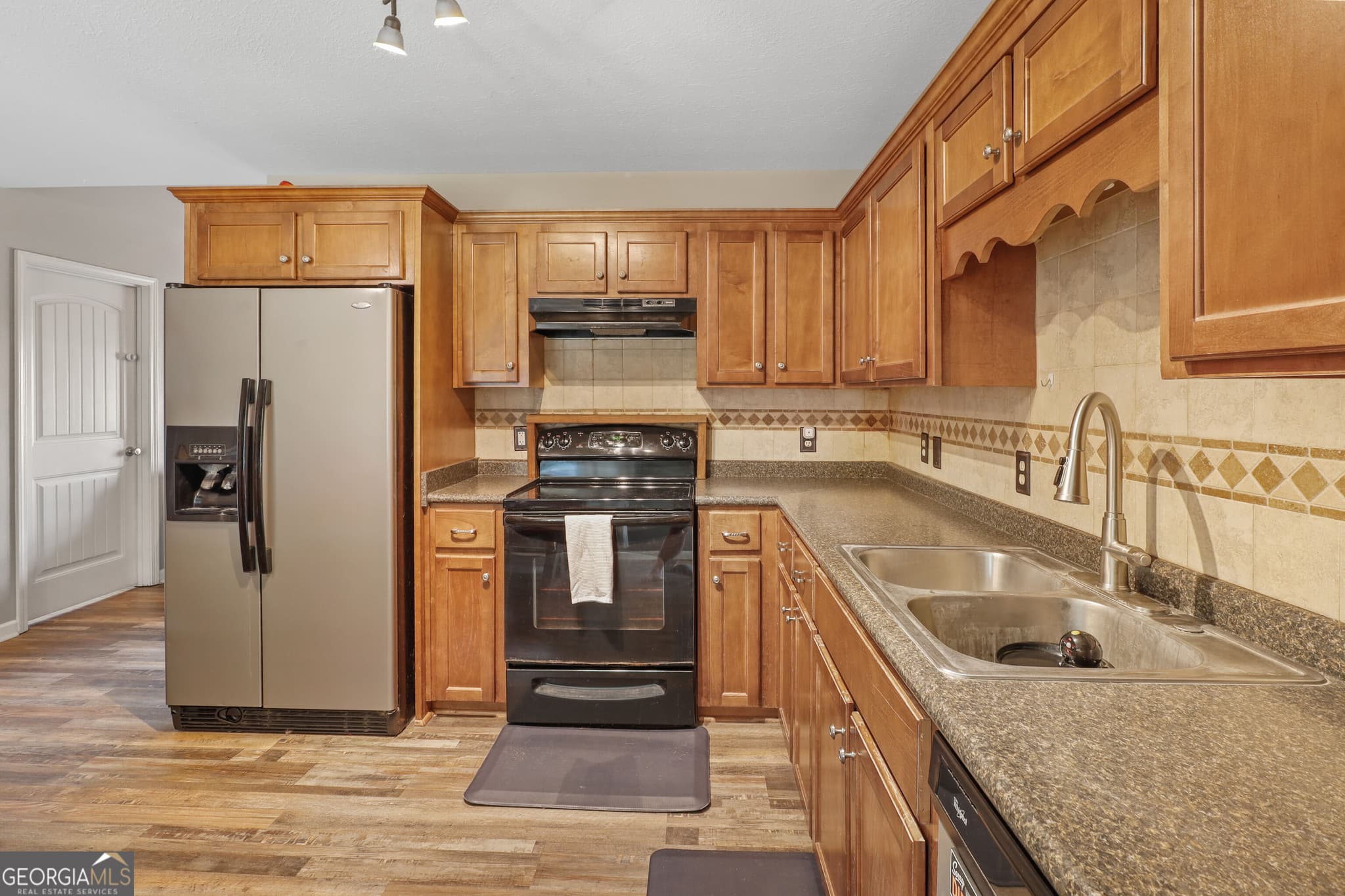 3 bedroom, 2 bathroom, 1,228 sq ft single family residence for sale at 104 Sandalwood Circle, Statesboro, GA 30458 — photo 5