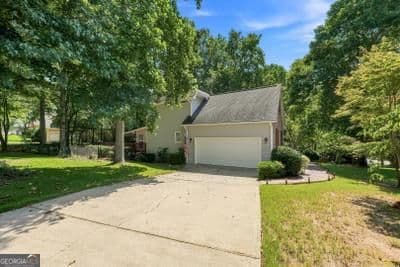 4 bedroom, 3 bathroom, 5,000 sq ft single family residence for sale at 9440 Logan Lane, Douglasville, GA 30135 — photo 6