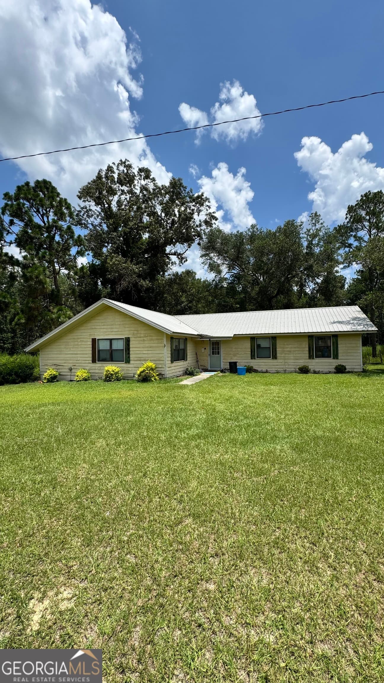 4 bedroom, 3 bathroom, 1,945 sq ft single family residence sold at 3010 Lindsey Drive, Claxton, GA 30417