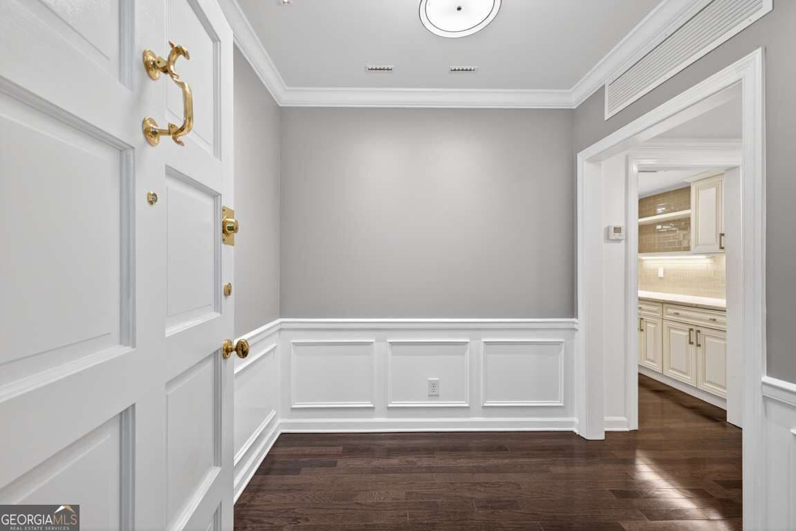 2 bedroom, 2.5 bathroom, 2,570 sq ft condominium for sale at 2769 Peachtree Road 10, Atlanta, GA 30305 — photo 2