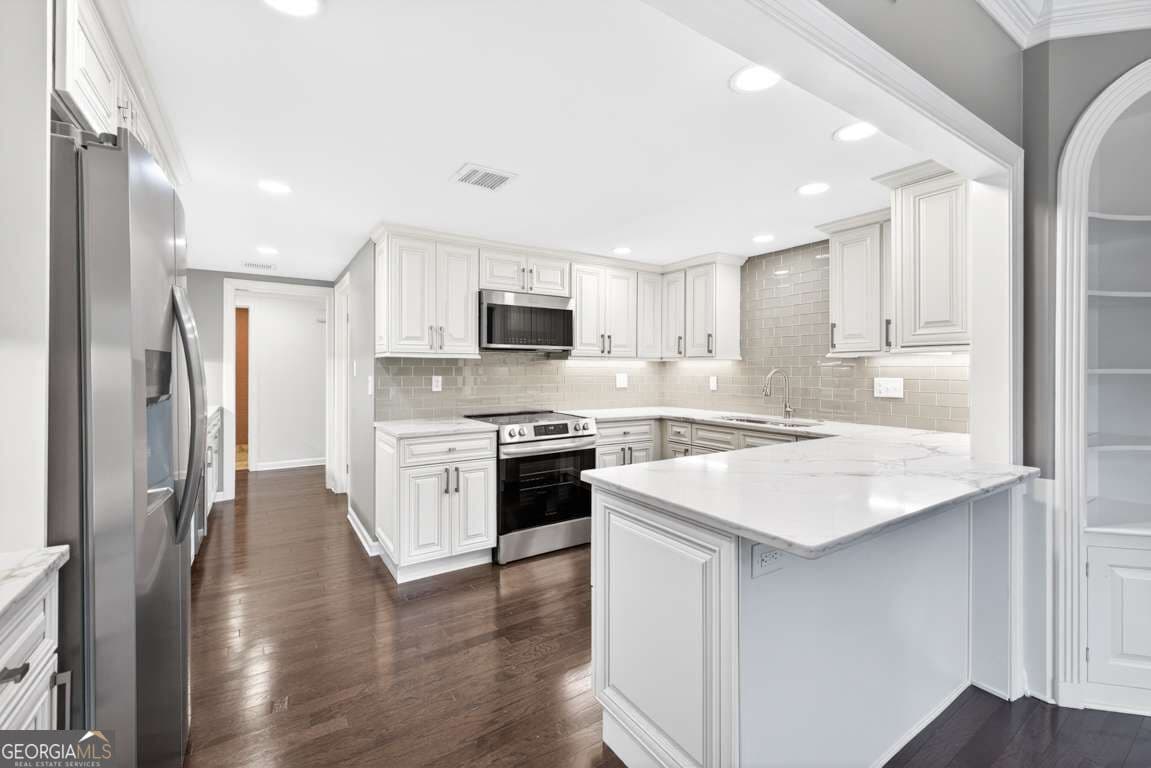 2 bedroom, 2.5 bathroom, 2,570 sq ft condominium for sale at 2769 Peachtree Road 10, Atlanta, GA 30305 — photo 6