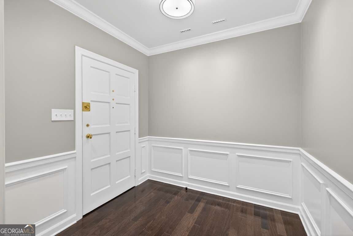 2 bedroom, 2.5 bathroom, 2,570 sq ft condominium for sale at 2769 Peachtree Road 10, Atlanta, GA 30305 — photo 1 of 56