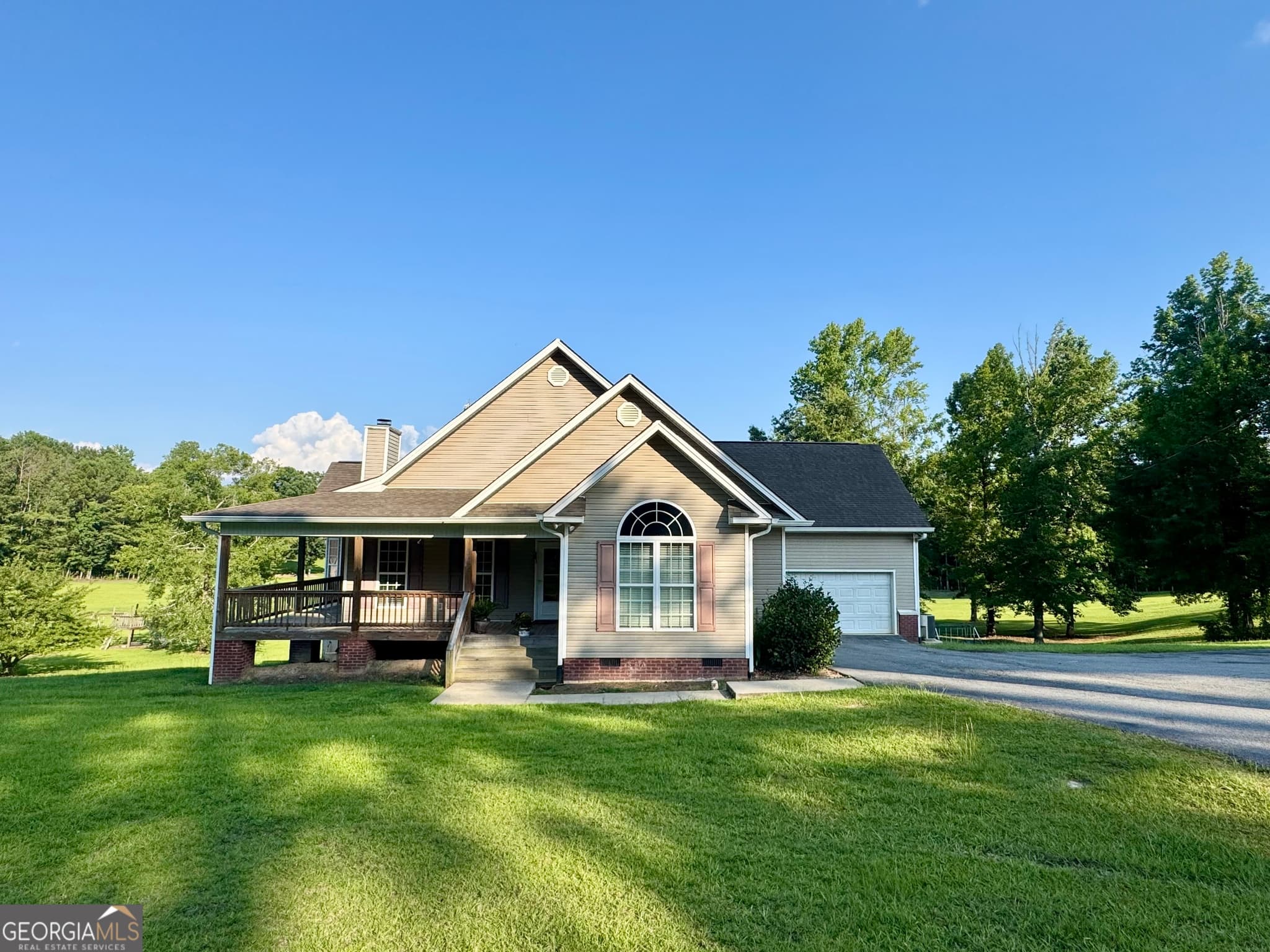 3 bedroom, 2 bathroom, 1,648 sq ft single family residence for sale at 325 Overland Way, Gray, GA 31032 — photo 2