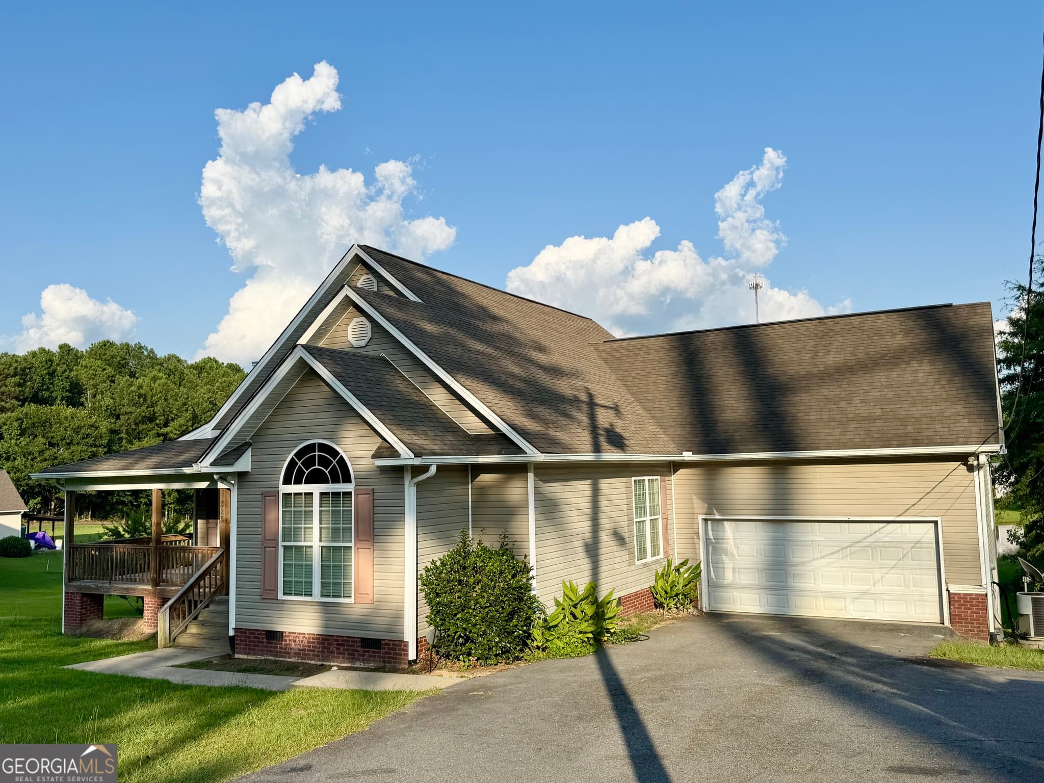 3 bedroom, 2 bathroom, 1,648 sq ft single family residence for sale at 325 Overland Way, Gray, GA 31032 — photo 3