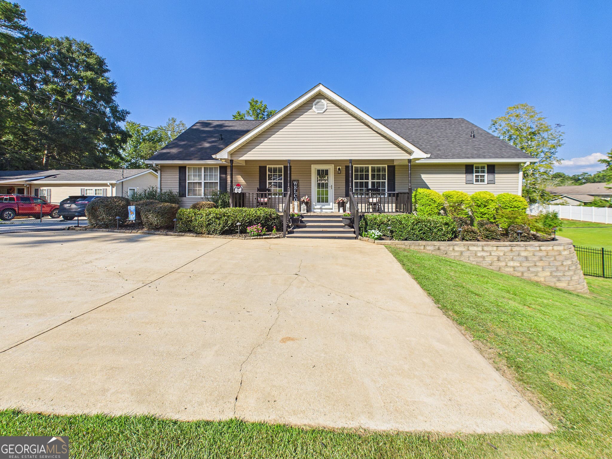 5 bedroom, 3 bathroom, 3,584 sq ft single family residence for sale at 110 Crooked Creek Bay Road, Eatonton, GA 31024 — photo 2