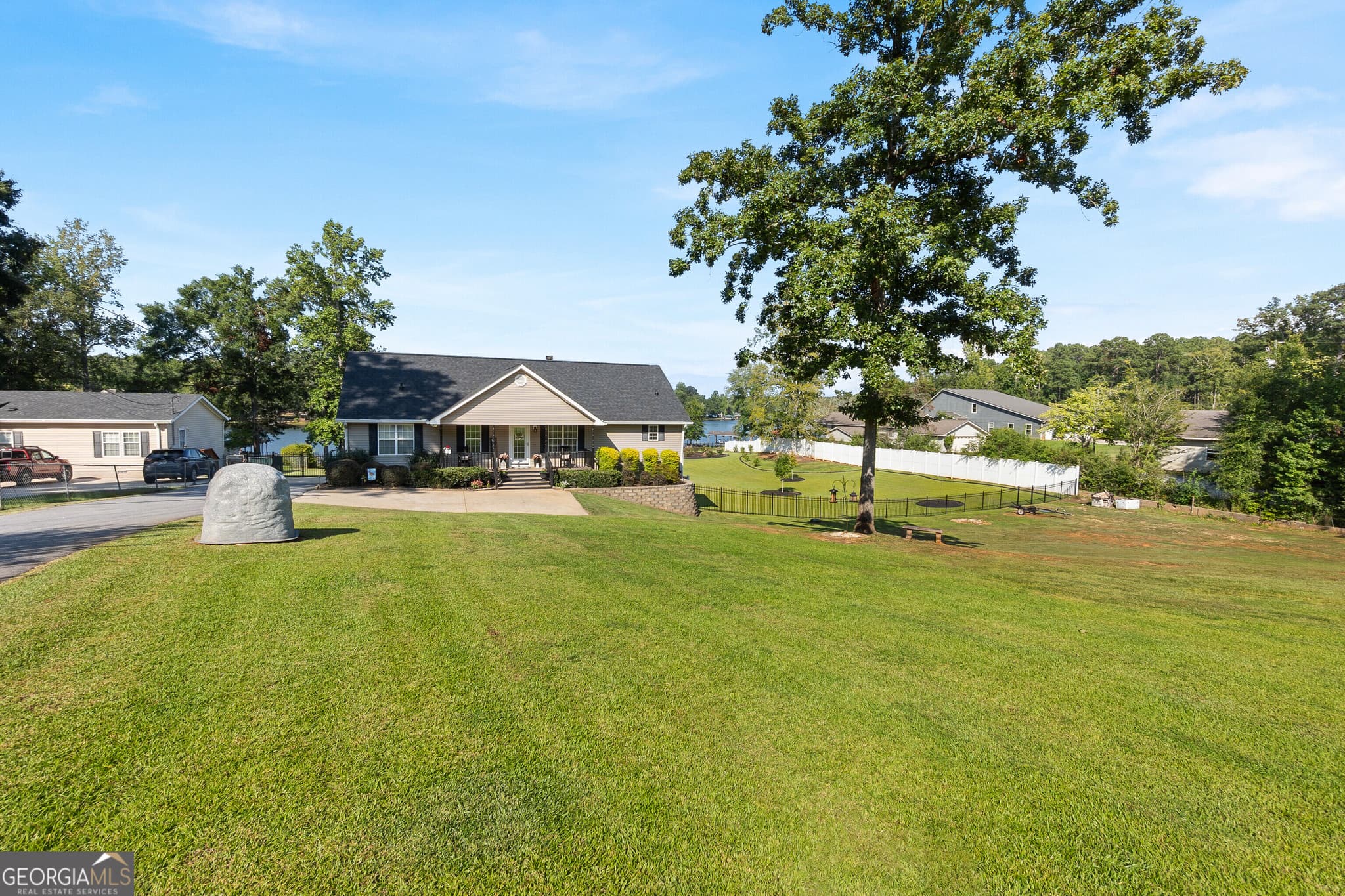 5 bedroom, 3 bathroom, 3,584 sq ft single family residence for sale at 110 Crooked Creek Bay Road, Eatonton, GA 31024 — photo 6